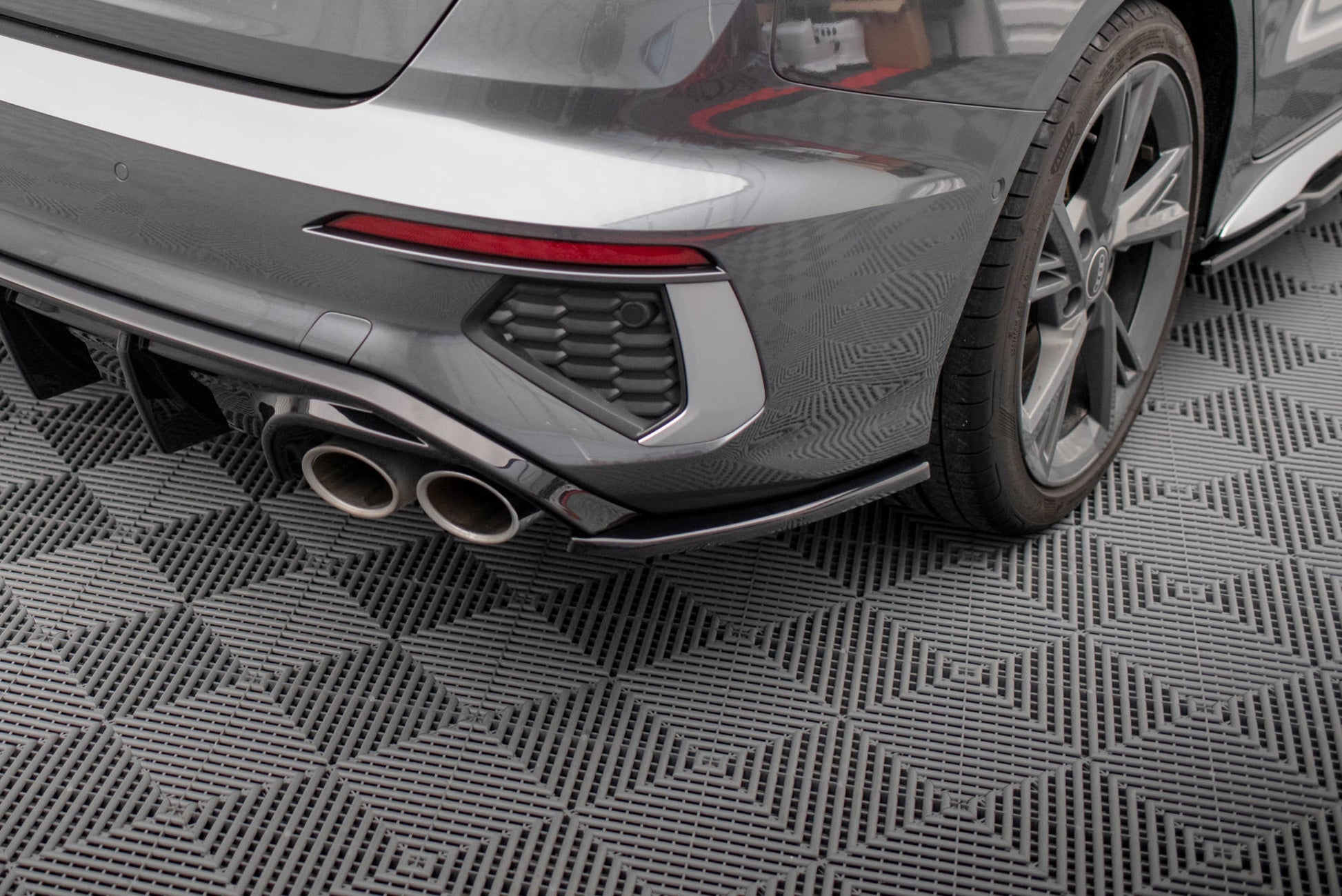 Maxton Heck Ansatz Flaps Diffusor V.2 für Audi S3 Limousine 8Y schwarz Hochglanz