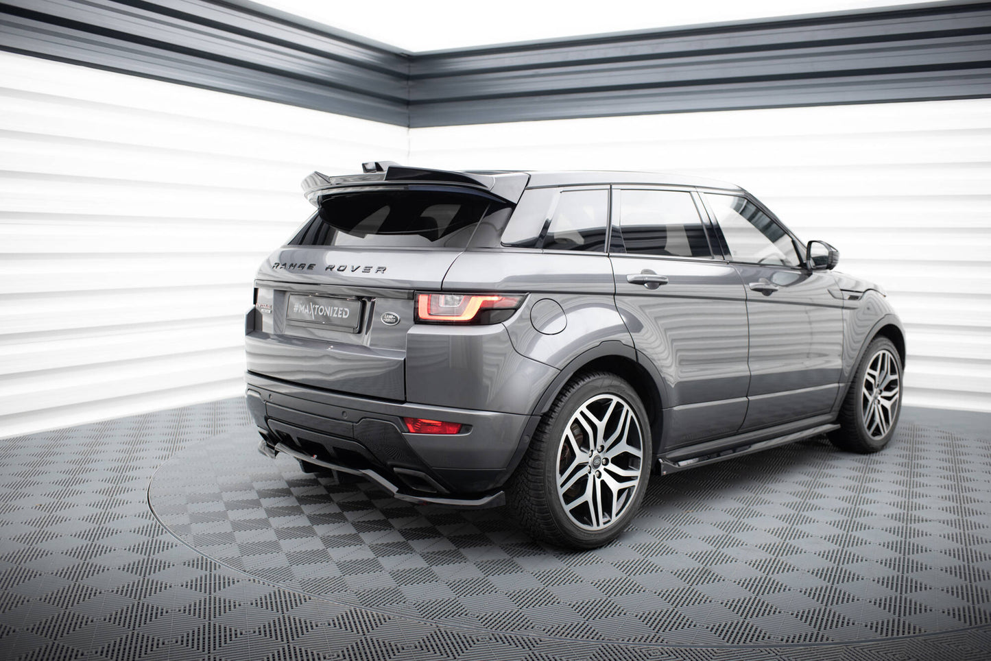Maxton Mittlerer Diffusor Heck Ansatz DTM Look für Land Rover Range Rover Evoque HSE Dynamic Mk1 Facelift schwarz Hochglanz