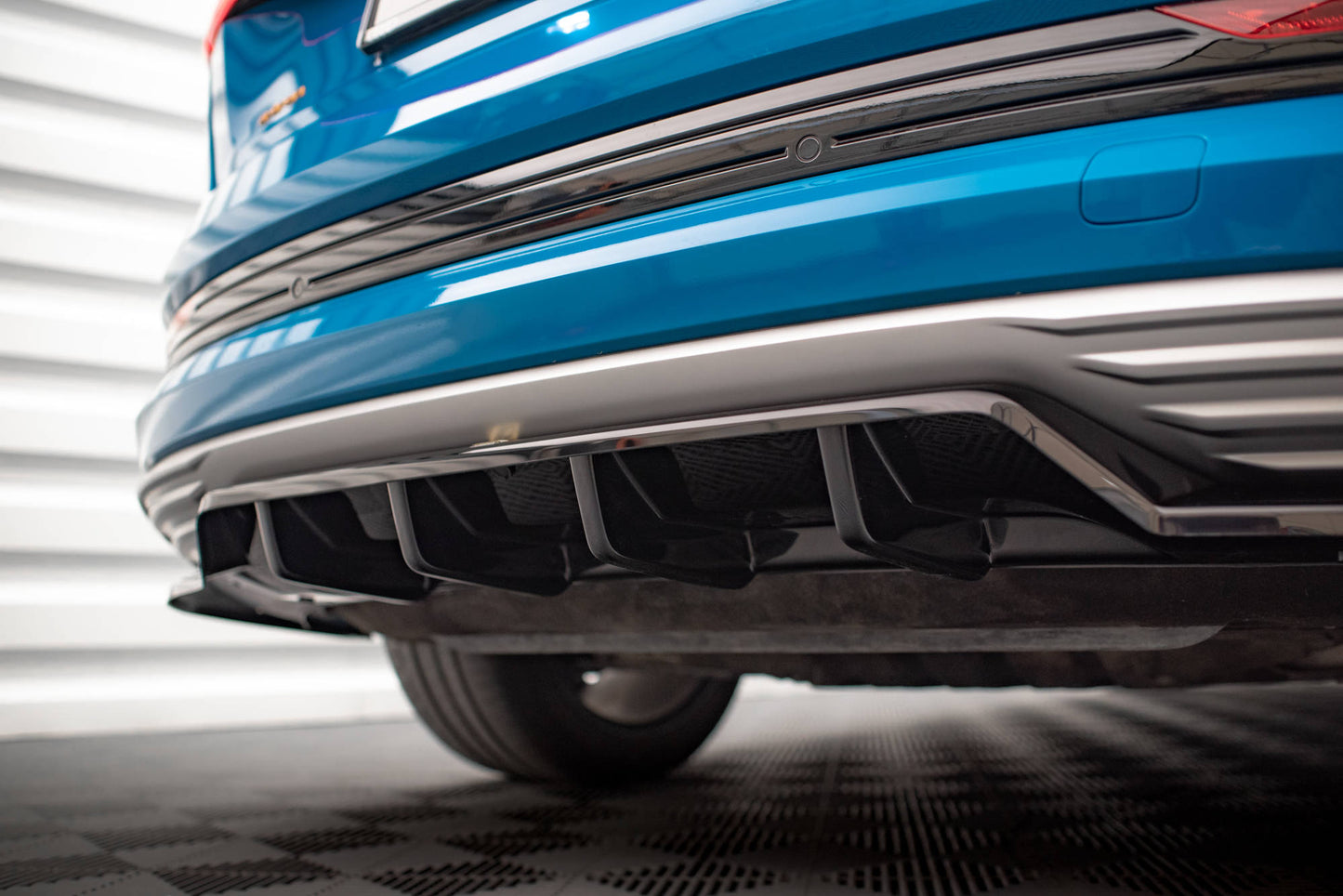 Maxton Mittlerer Diffusor Heck Ansatz DTM Look für Audi e-tron schwarz Hochglanz
