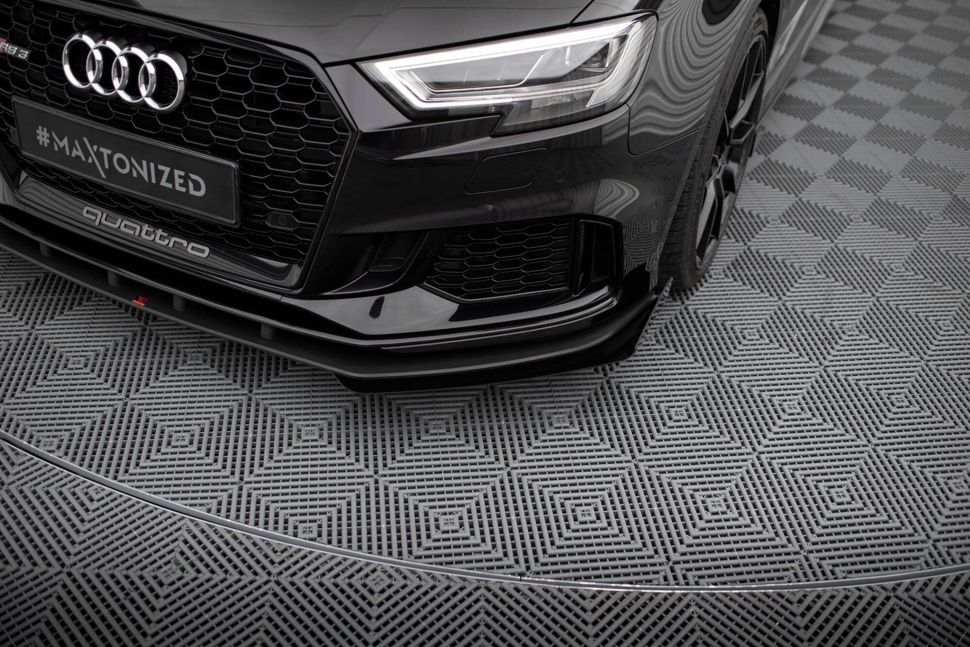 Maxton Street Pro Front Ansatz für +Flaps für V.1 + Flaps Audi RS3 Limousine 8V Facelift schwarz Hochglanz