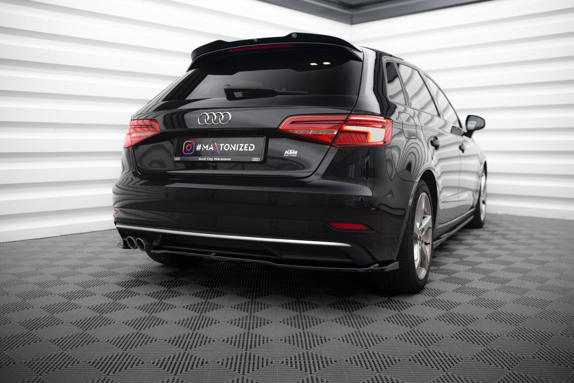 Maxton Heck Ansatz Flaps Diffusor für Audi A3 Sportback 8V Facelift schwarz Hochglanz