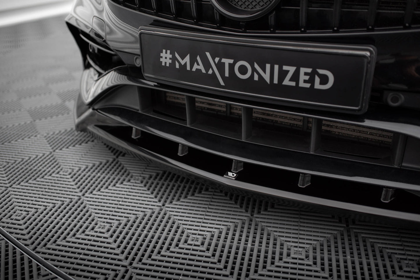 Maxton Front Ansatz V.2 für Mercedes-Benz A AMG-Line W176 Facelift schwarz Hochglanz