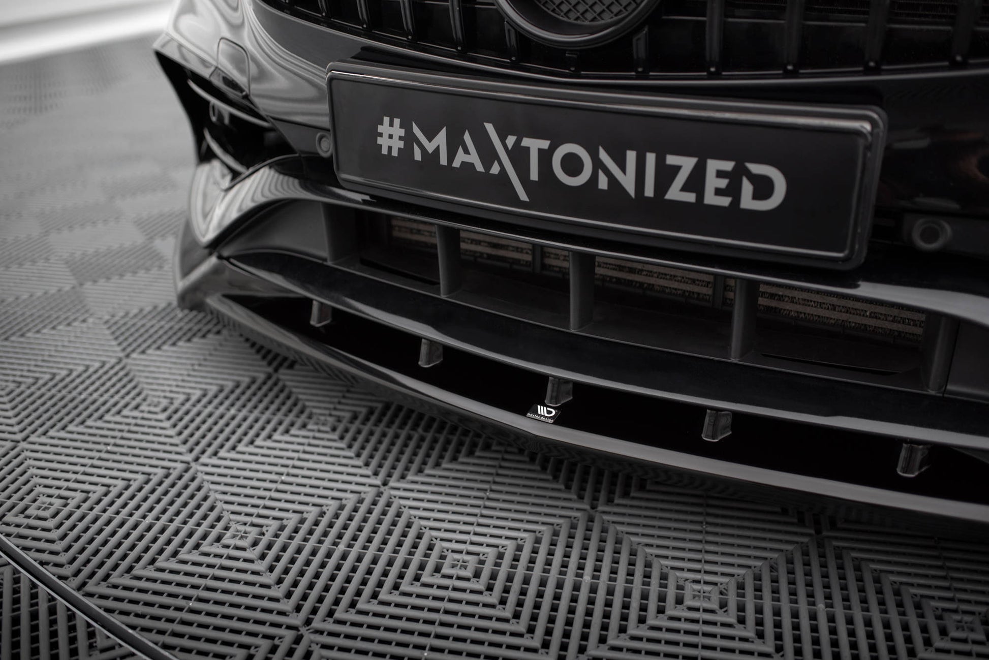 Maxton Front Ansatz V.2 für Mercedes-Benz A AMG-Line W176 Facelift schwarz Hochglanz