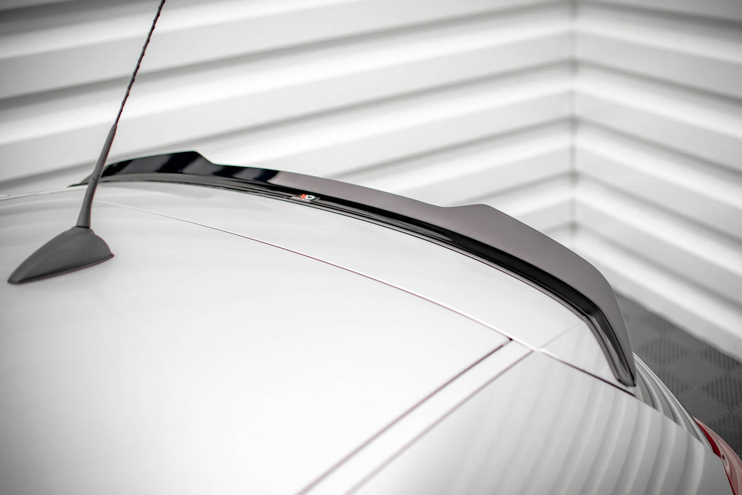Maxton Spoiler CAP V.2 für BMW 1er E81 Facelift schwarz Hochglanz