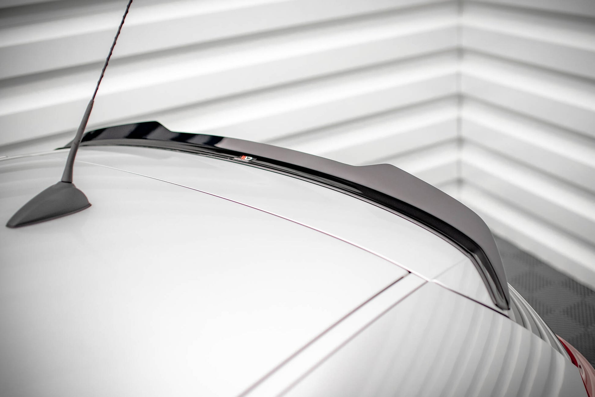Maxton Spoiler CAP V.2 für BMW 1er E81 Facelift schwarz Hochglanz