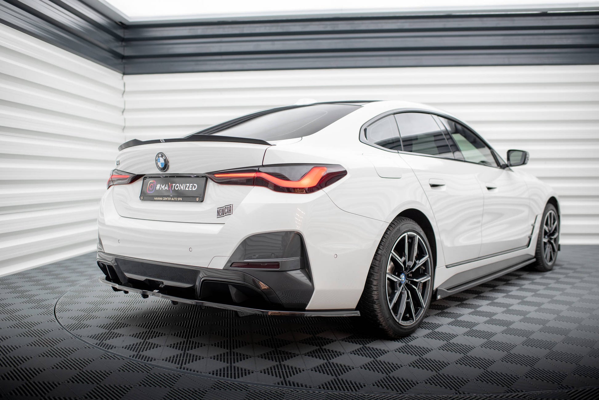 Maxton Mittlerer Diffusor Heck Ansatz DTM Look für V.1 BMW i4 M-Paket G26 schwarz Hochglanz