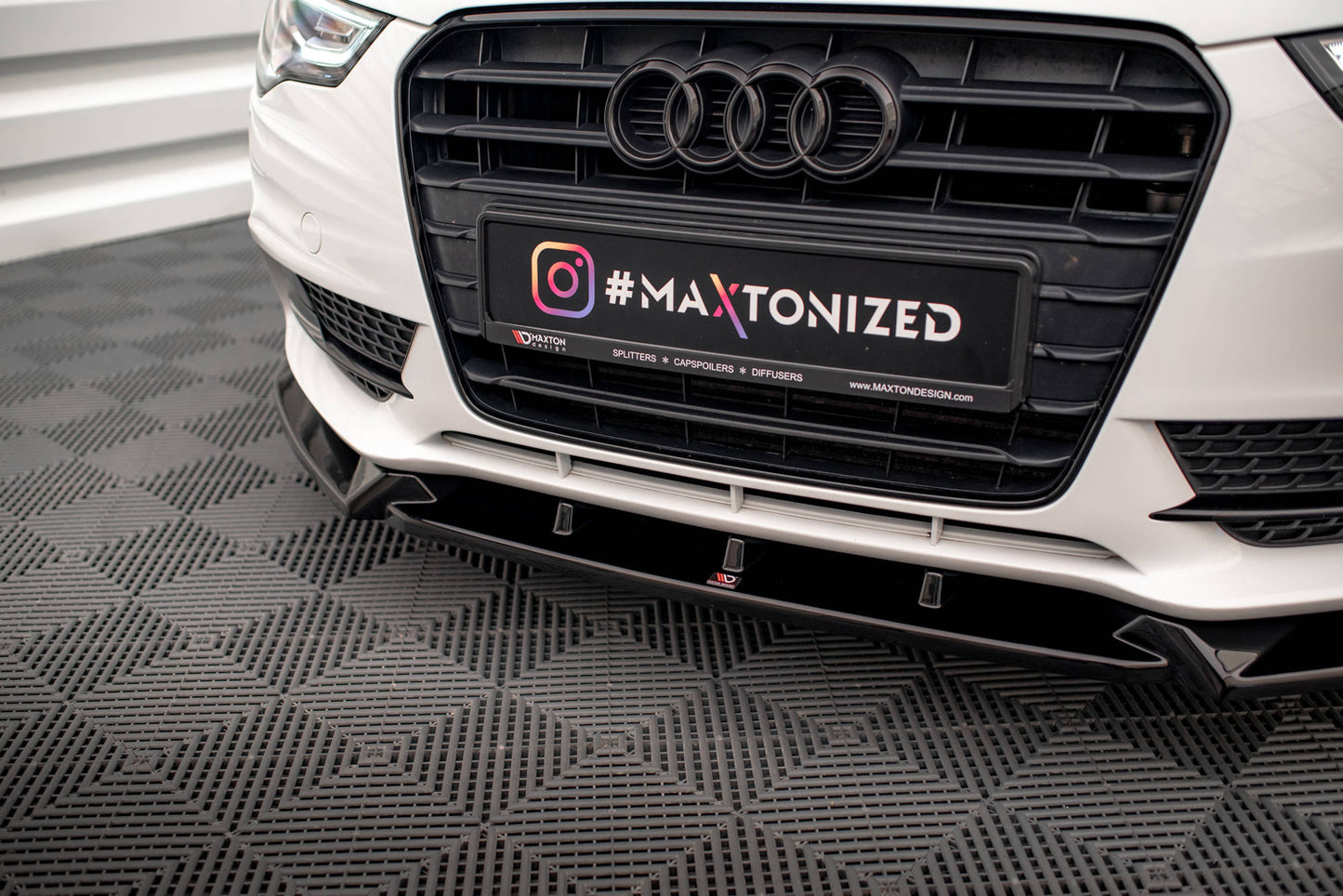 Maxton Front Ansatz V.1 für Audi A5 Coupe / Sportback 8T Facelift schwarz Hochglanz