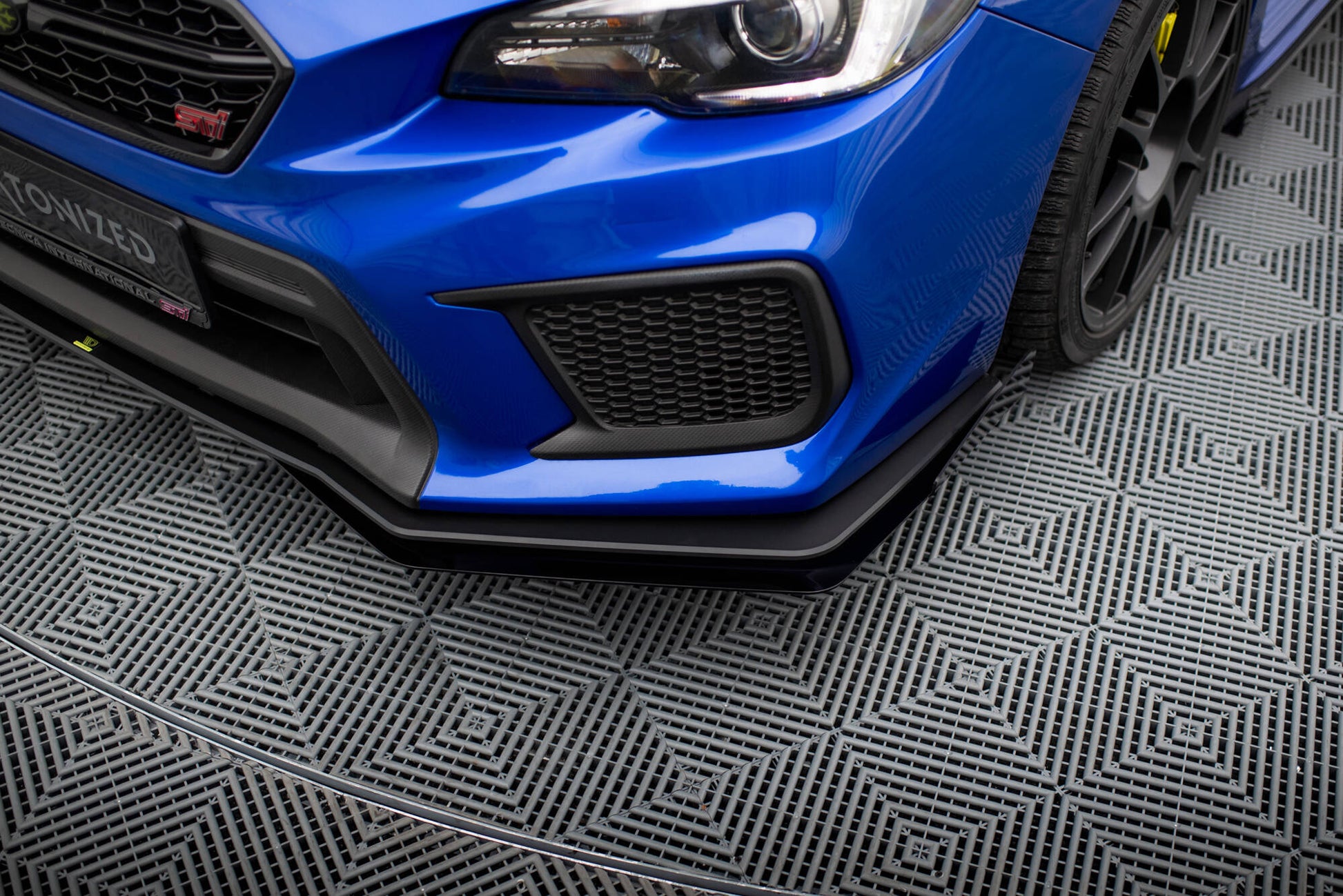 Maxton Street Pro Front Ansatz für +Flaps für + Flaps Subaru WRX STI Mk1 Facelift schwarz Hochglanz