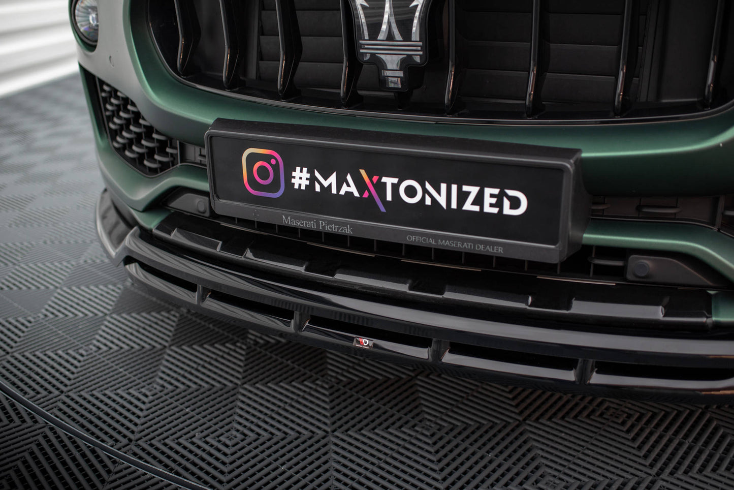 Maxton Front Ansatz V.2 für Maserati Levante Mk1 schwarz Hochglanz