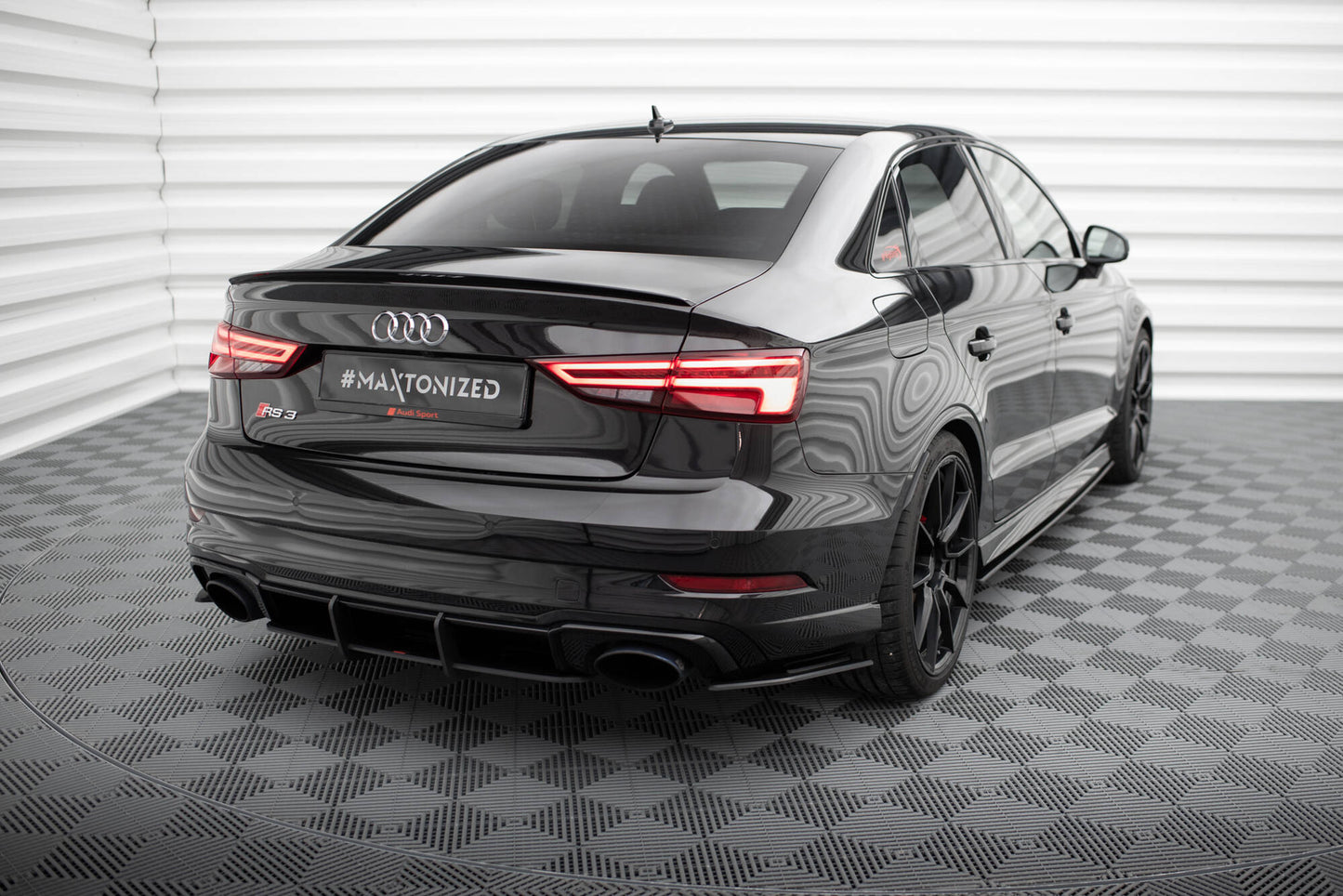 Maxton Street Pro Heck Ansatz Flaps Diffusor für Audi RS3 Limousine 8V Facelift