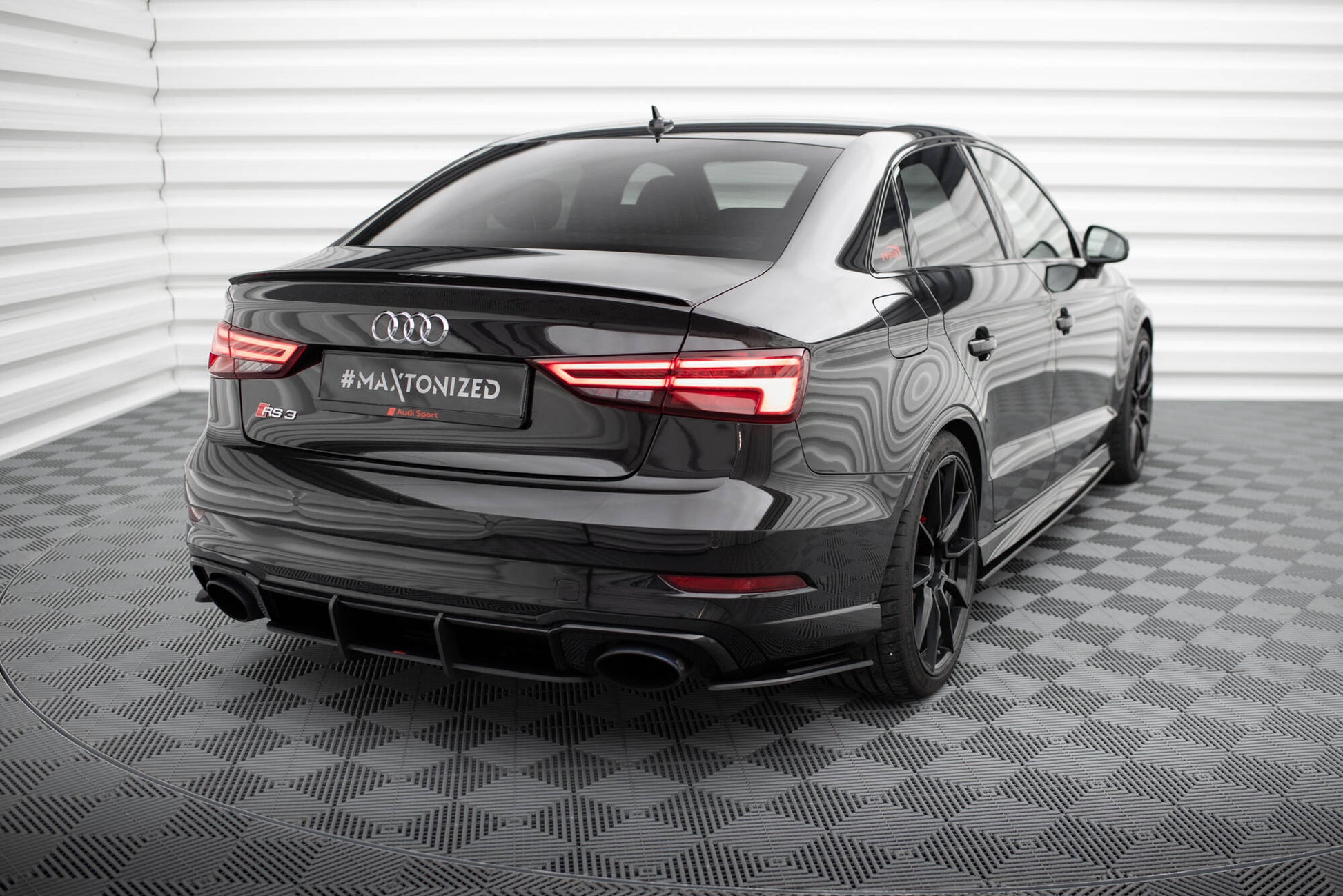 Maxton Street Pro Heck Ansatz Flaps Diffusor für Audi RS3 Limousine 8V Facelift