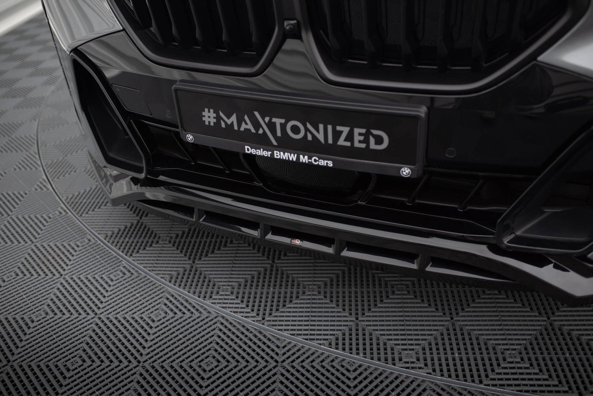 Maxton Front Ansatz V.1 für BMW X6 M-Paket G06 Facelift schwarz Hochglanz