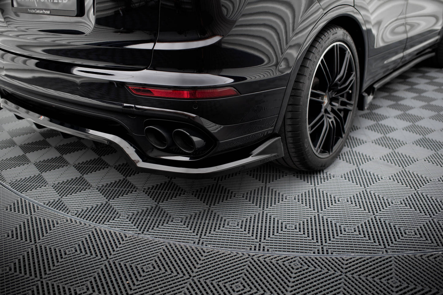 Maxton Mittlerer Diffusor Heck Ansatz DTM Look für Porsche Cayenne Mk2 Facelift schwarz Hochglanz
