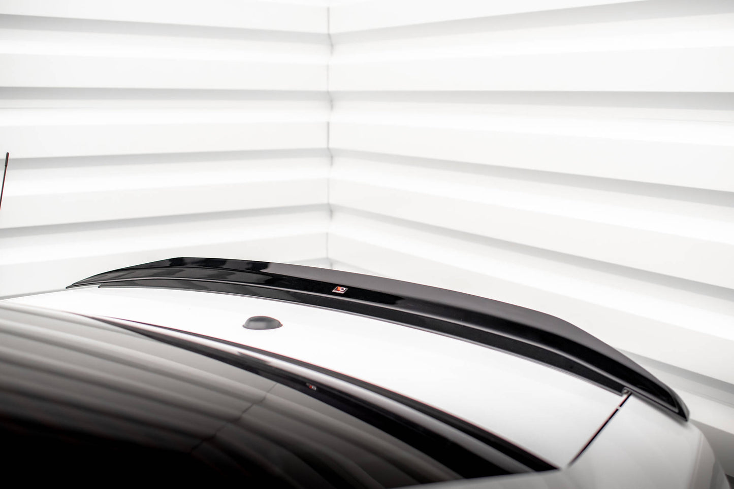 Maxton Spoiler CAP für Ford Mustang Mk5 Facelift schwarz Hochglanz