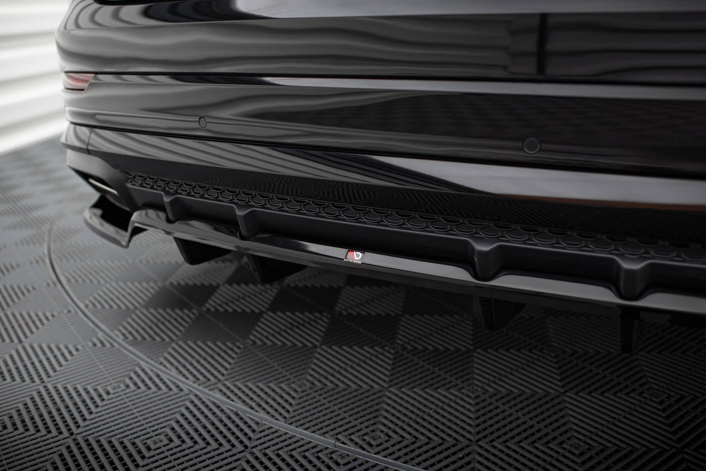 Maxton Mittlerer Diffusor Heck Ansatz DTM Look für Audi SQ8 / Q8 S-Line Mk1 Facelift schwarz Hochglanz