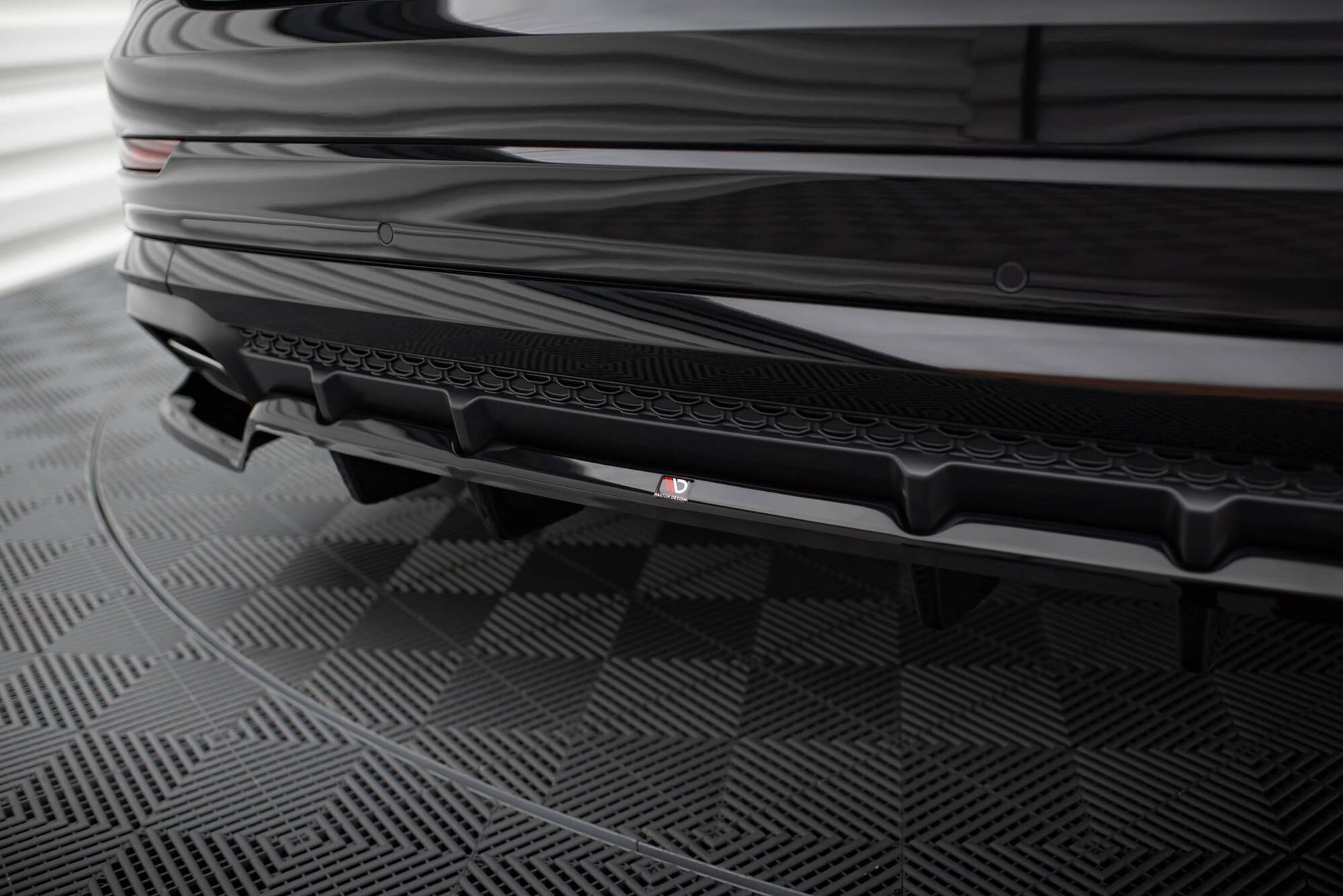 Maxton Mittlerer Diffusor Heck Ansatz DTM Look für Audi SQ8 / Q8 S-Line Mk1 Facelift schwarz Hochglanz