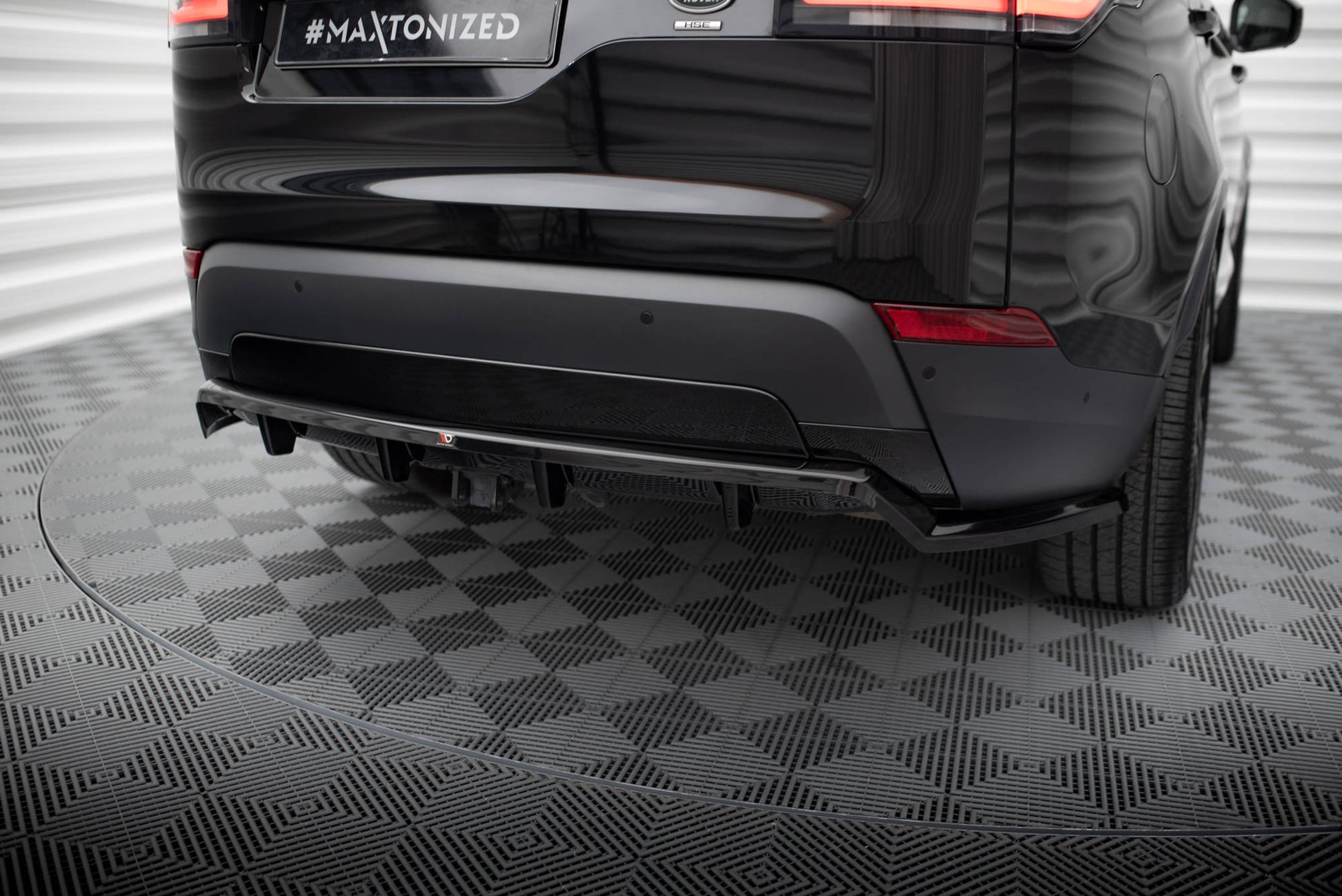 Maxton Mittlerer Diffusor Heck Ansatz DTM Look für Land Rover Discovery HSE Mk5 schwarz Hochglanz
