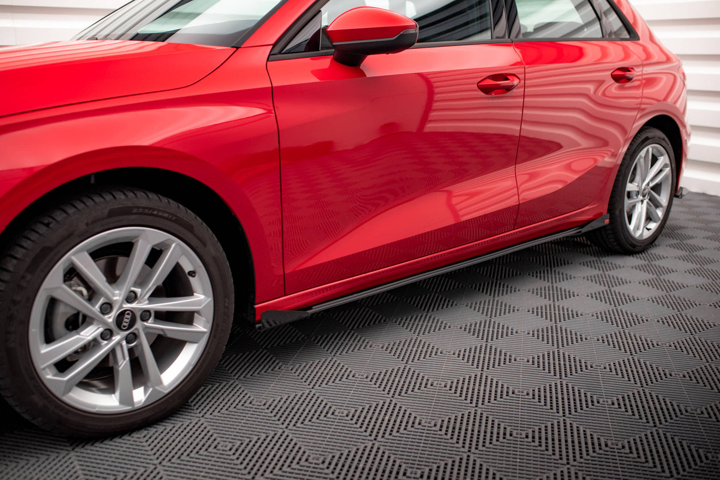 Maxton Street Pro Seitenschweller Ansatz für + Flaps Audi A3 8Y schwarz Hochglanz