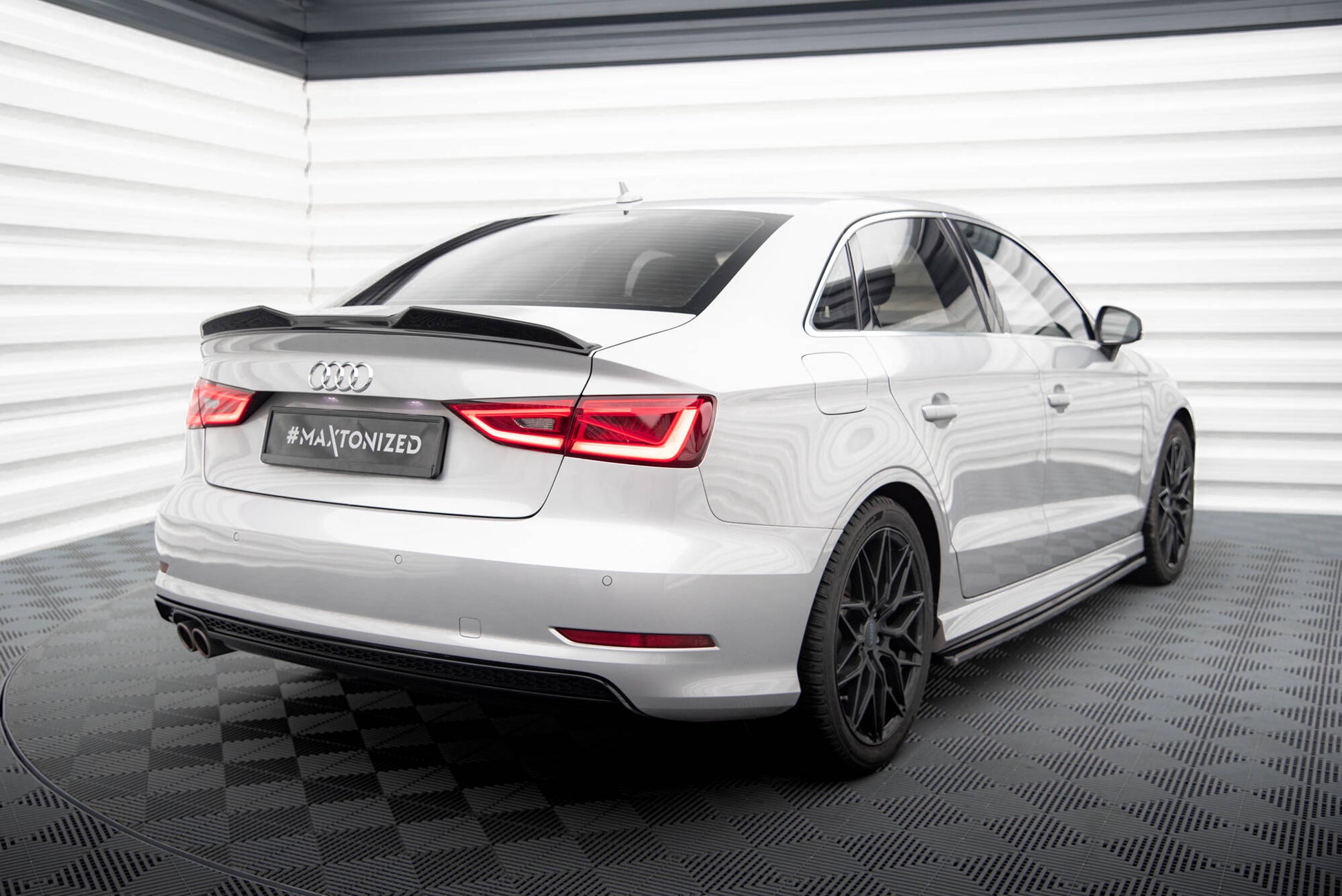 Maxton Spoiler CAP für 3D Audi A3 / A3 S-Line / S3 / RS3 Limousine 8V schwarz Hochglanz