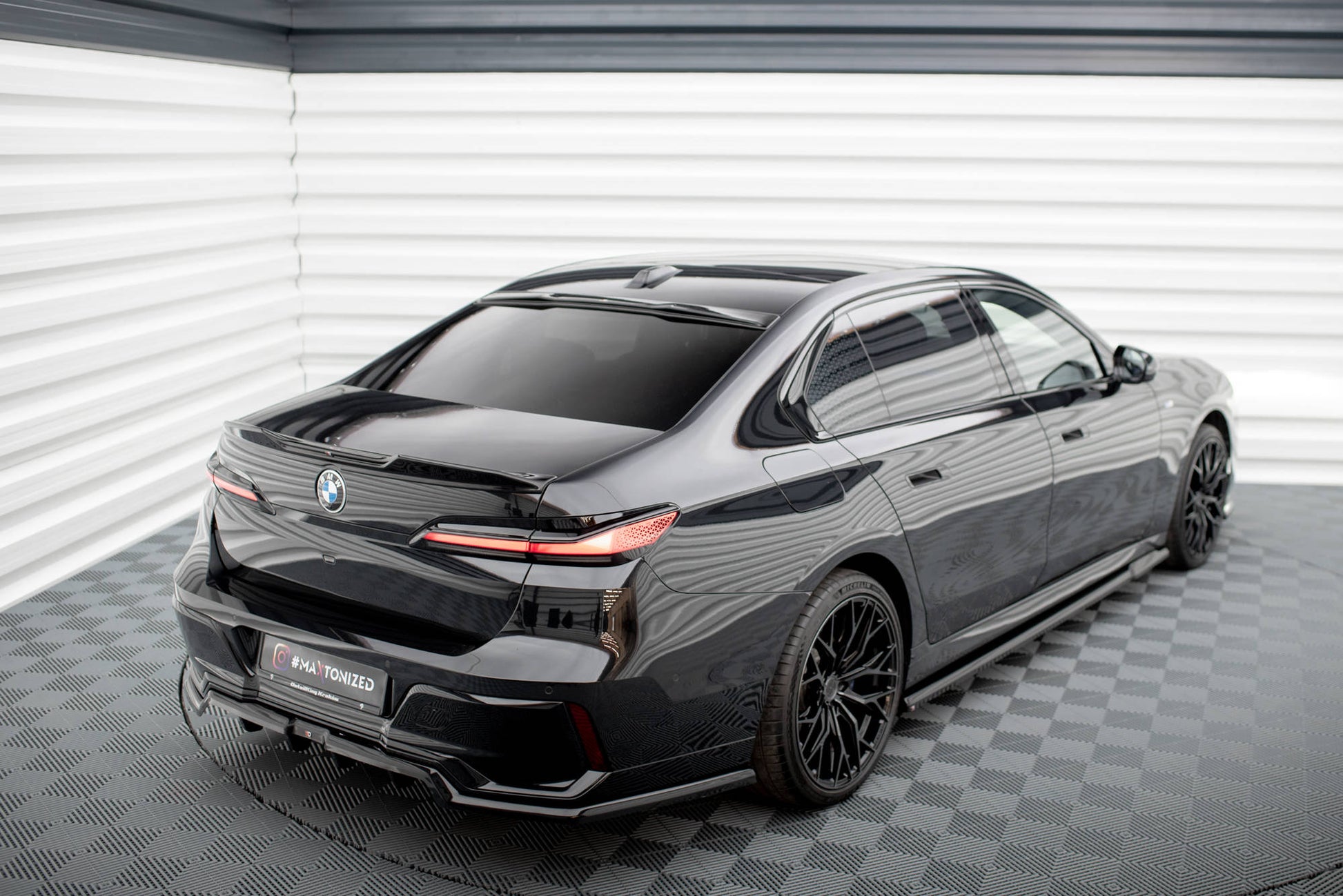 Maxton Heckscheiben Spoiler für BMW 7 M-Paket / M760e / i7 M-Paket / 7 Standard G70 schwarz Hochglanz