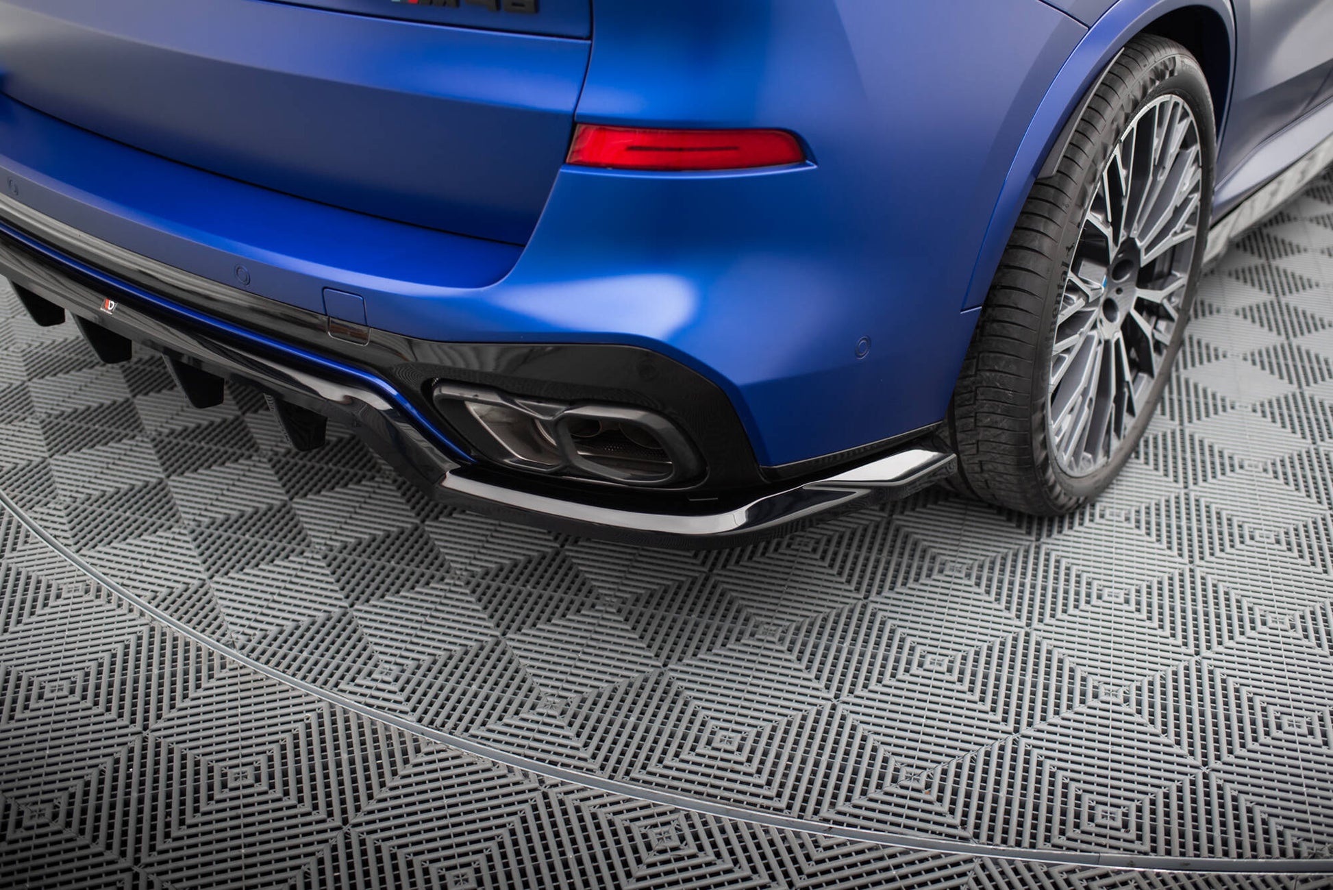 Maxton Mittlerer Diffusor Heck Ansatz DTM Look für V.1 BMW X5 M-Paket G05 Facelift schwarz Hochglanz