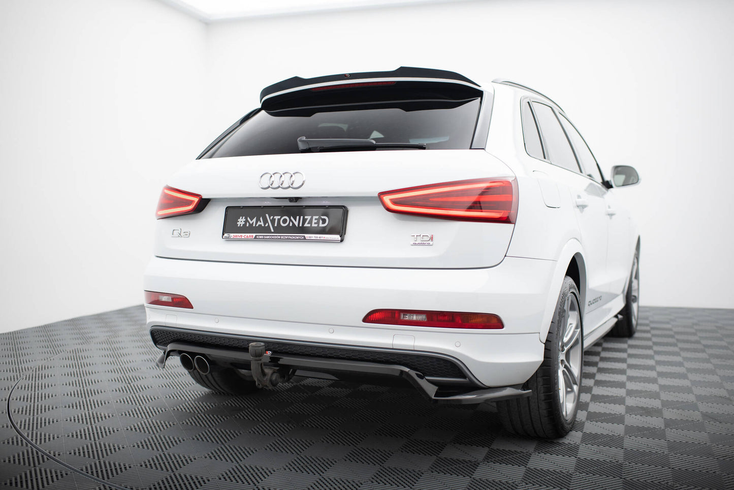 Maxton Hinten Splitter (mit einem vertikalem balken) Audi Q3 S-line 8U schwarz Hochglanz