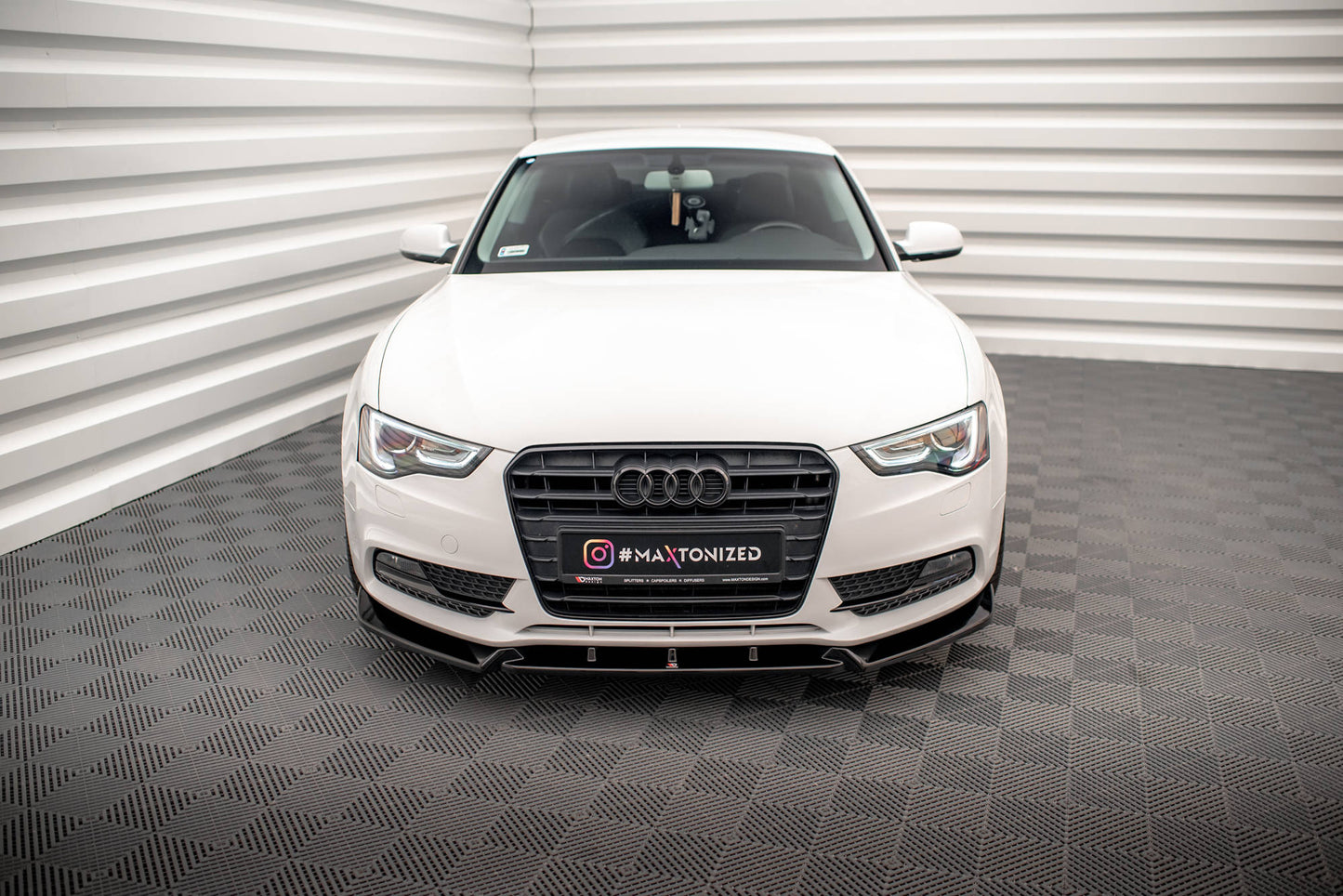 Maxton Front Ansatz V.1 für Audi A5 Coupe / Sportback 8T Facelift schwarz Hochglanz