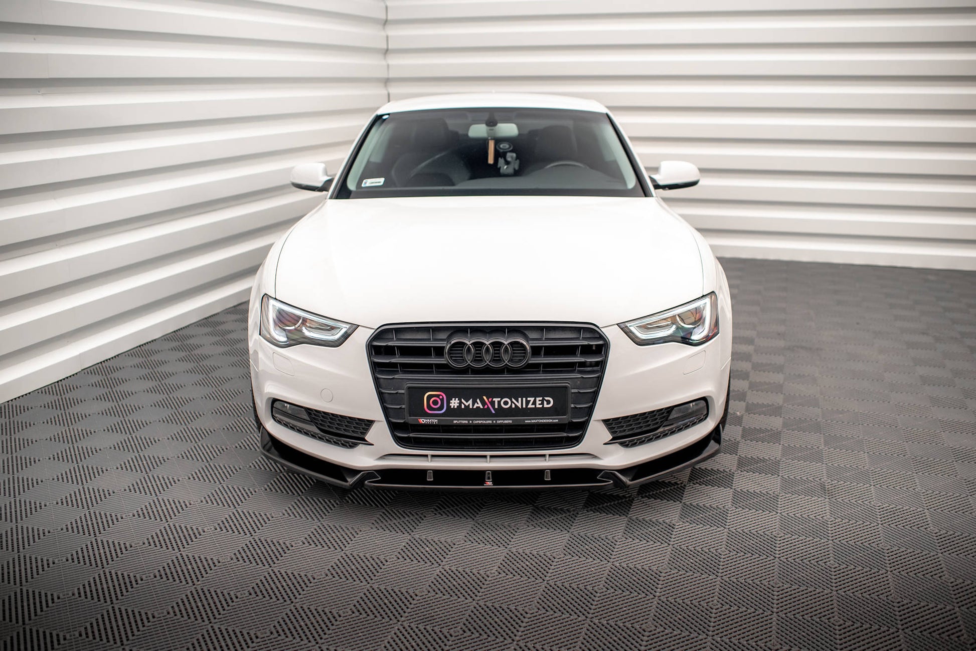 Maxton Front Ansatz V.1 für Audi A5 Coupe / Sportback 8T Facelift schwarz Hochglanz