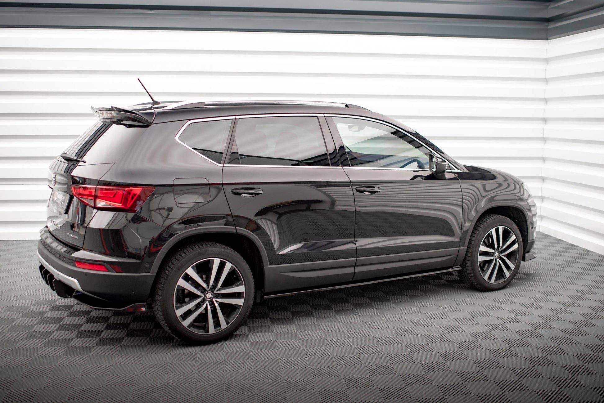 Maxton Seitenschweller Ansatz für Seat Ateca Mk1 schwarz Hochglanz