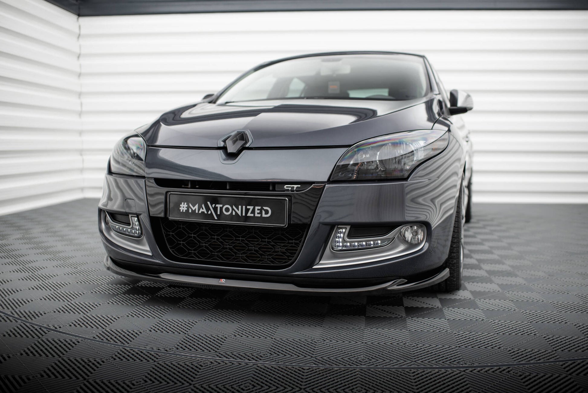 Maxton Front Ansatz V.2 für Renault Megane GT Mk3 Facelift schwarz Hochglanz
