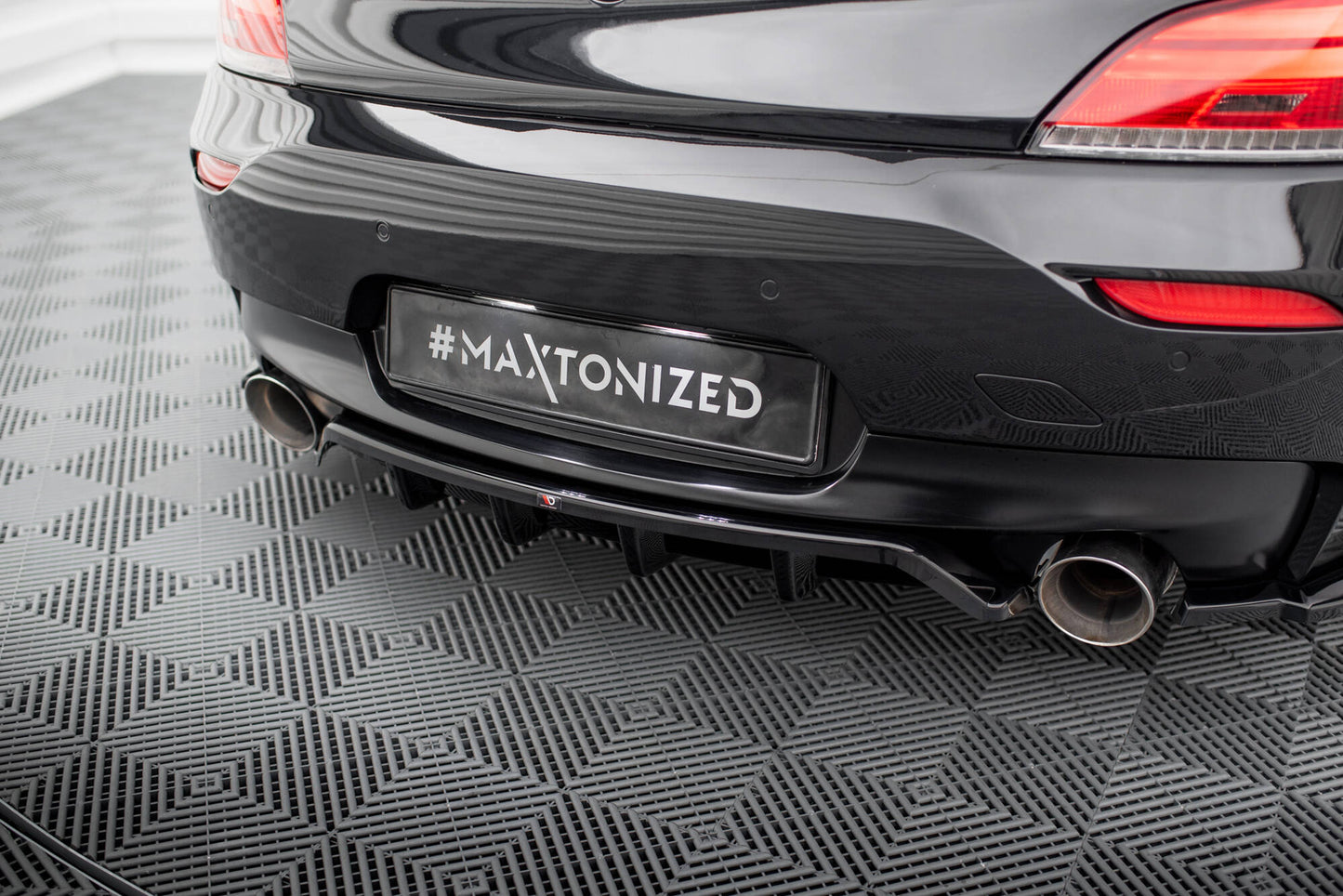 Maxton Mittlerer Diffusor Heck Ansatz DTM Look für BMW Z4 M-Paket E89 Facelift schwarz Hochglanz
