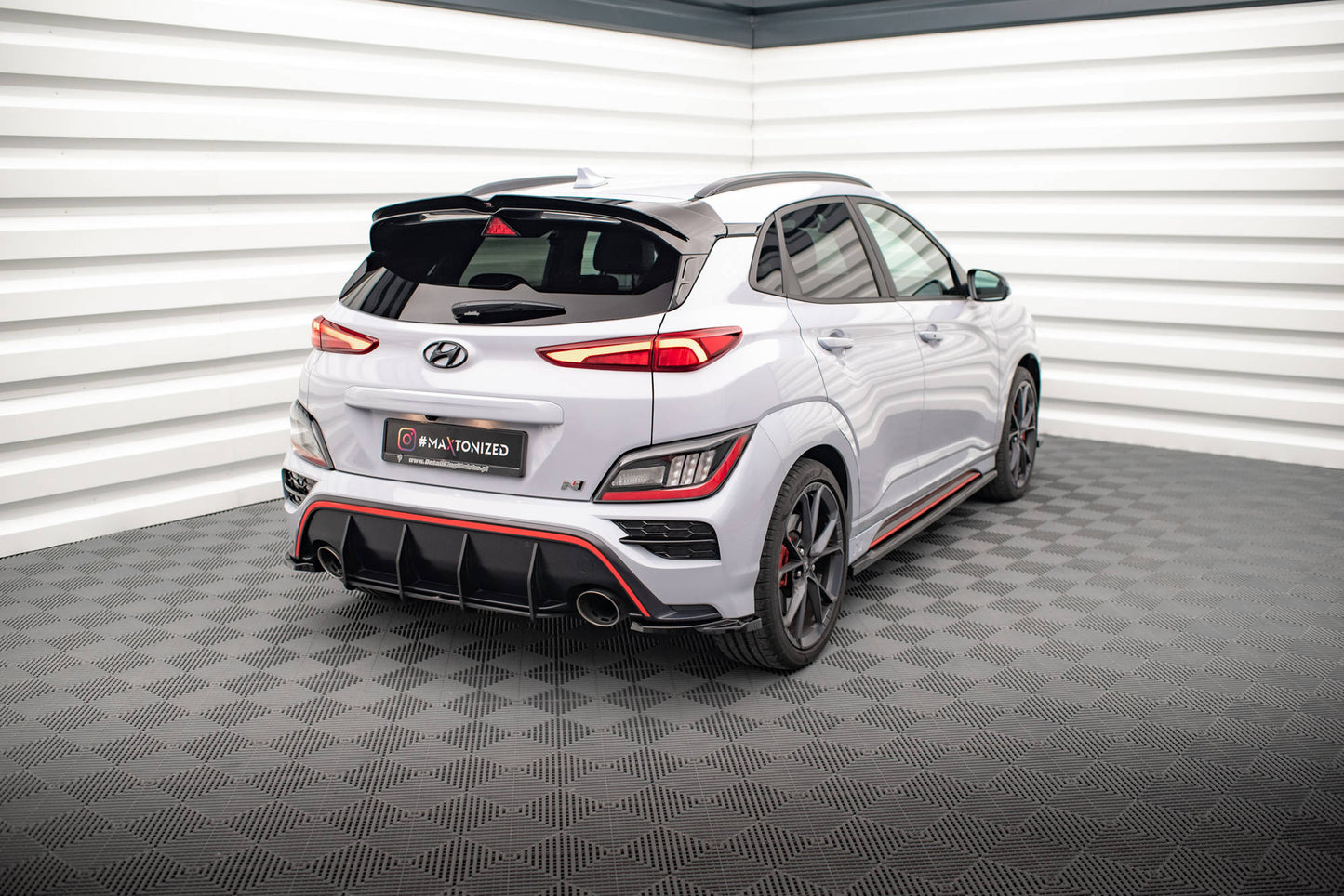 Maxton Heck Ansatz Flaps Diffusor V.1 für Hyundai Kona Mk1 schwarz Hochglanz