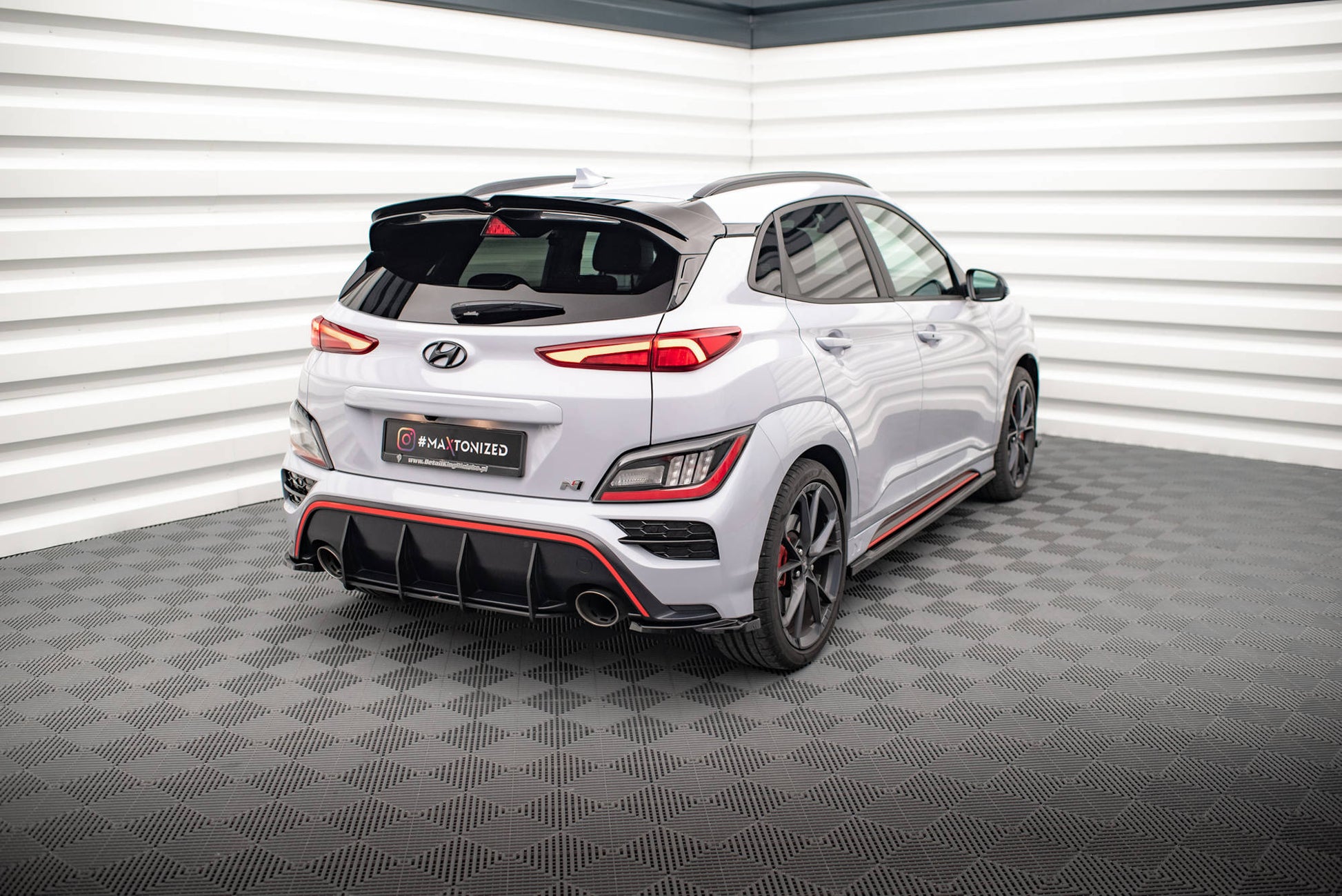 Maxton Heck Ansatz Flaps Diffusor V.1 für Hyundai Kona Mk1 schwarz Hochglanz