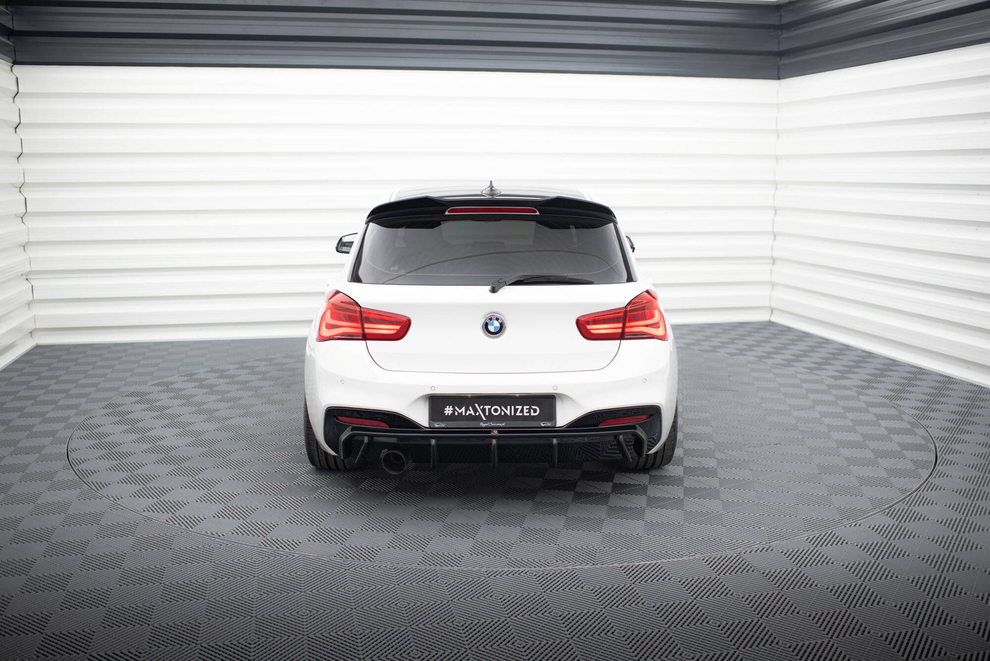Maxton Diffusor Heck Ansatz für BMW 1er M-Paket F20 Facelift (Version mit einseitigem Einzelauspuff)