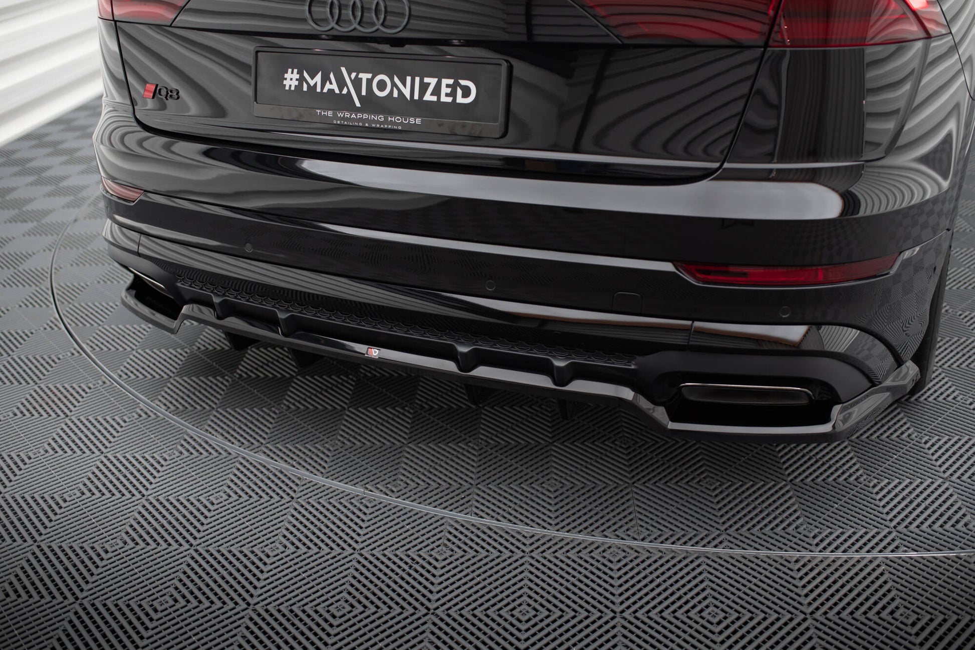 Maxton Mittlerer Diffusor Heck Ansatz DTM Look für Audi SQ8 / Q8 S-Line Mk1 Facelift schwarz Hochglanz