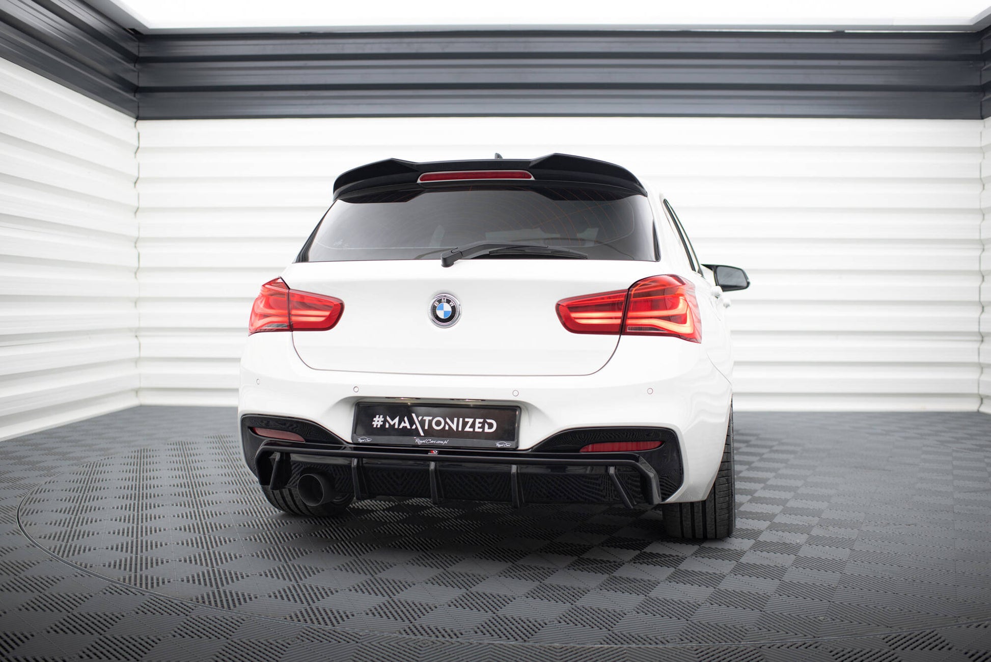 Maxton Diffusor Heck Ansatz für BMW 1er M-Paket F20 Facelift (Version mit einseitigem Einzelauspuff)