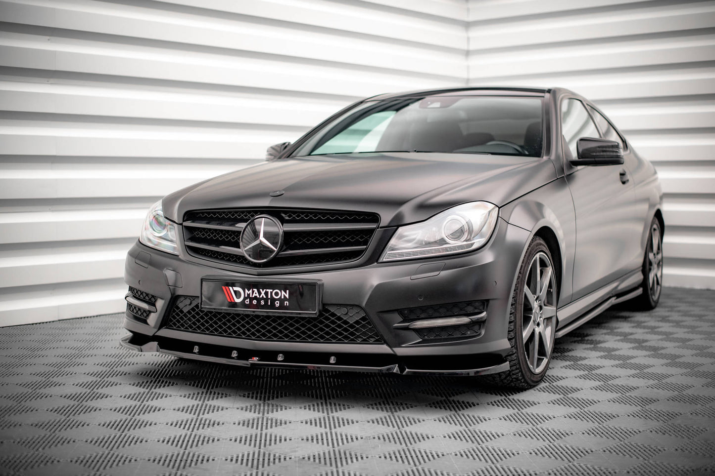 Maxton Front Ansatz V.1 für Mercedes-Benz C Coupe / Limousine / Kombi  AMG-Line C204 / W204 Facelift / S204 Facelift schwa...