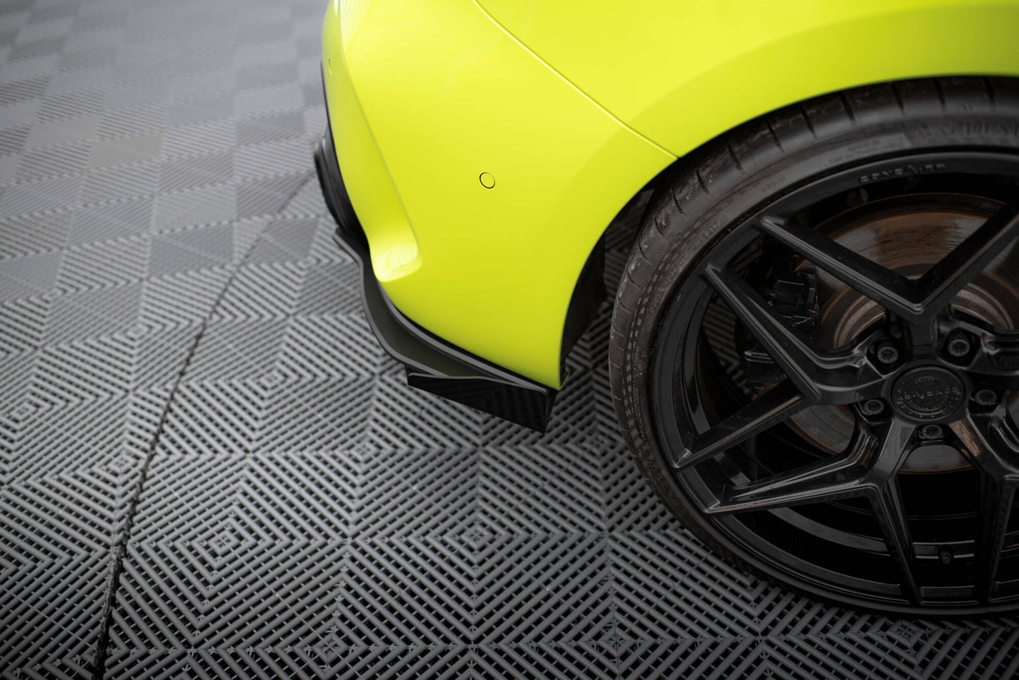 Maxton Hintere Seiten Flaps V.2 für BMW 1er F40 M-Paket / M135i schwarz Hochglanz