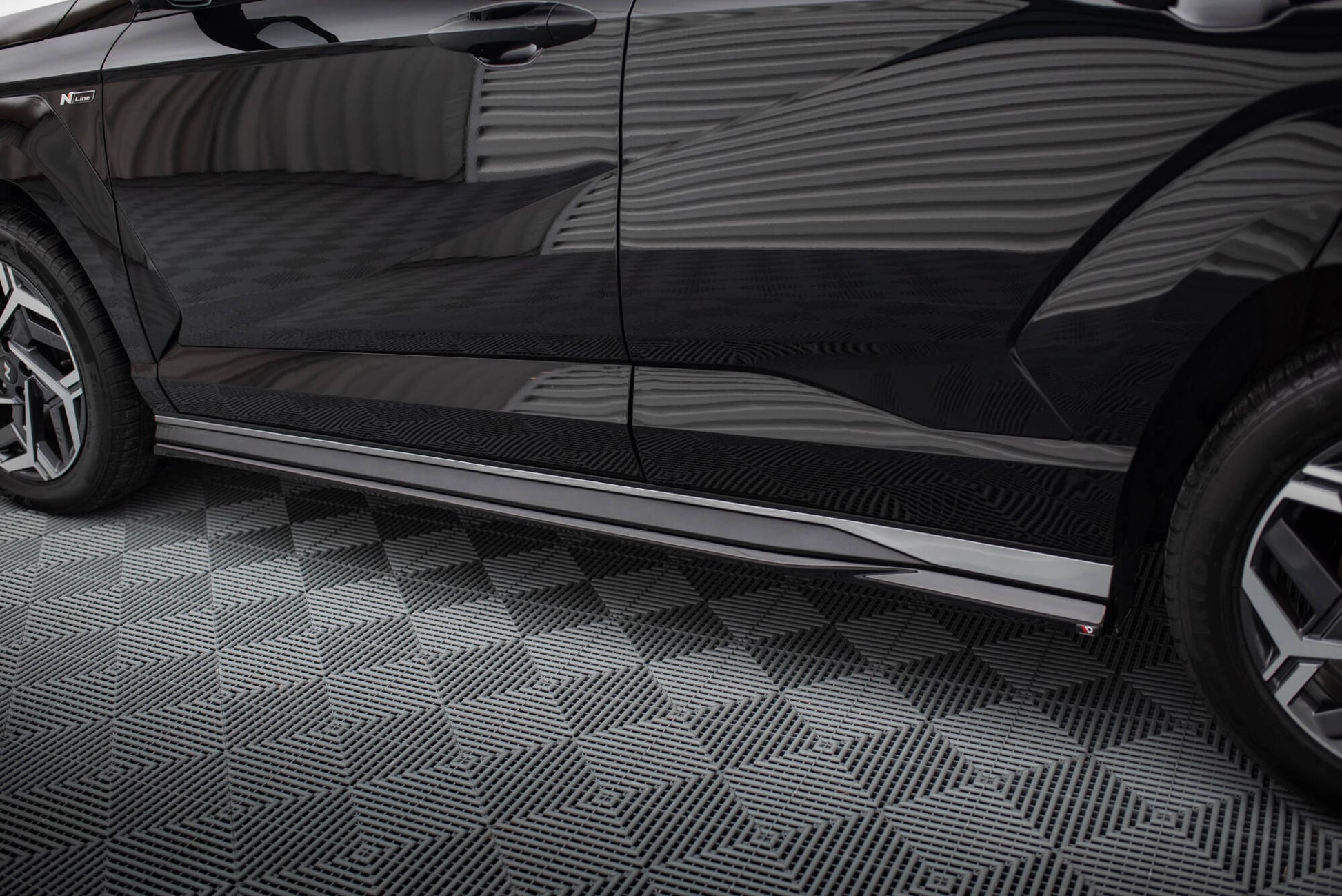 Maxton Seitenschweller Ansatz für Hyundai Kona N-line Mk2 schwarz Hochglanz