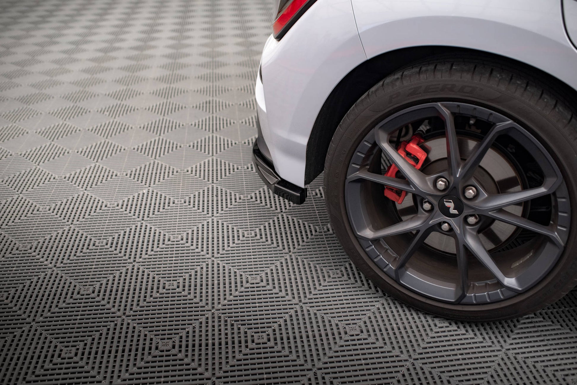 Maxton Heck Ansatz Flaps Diffusor V.1 für Hyundai Kona Mk1 schwarz Hochglanz