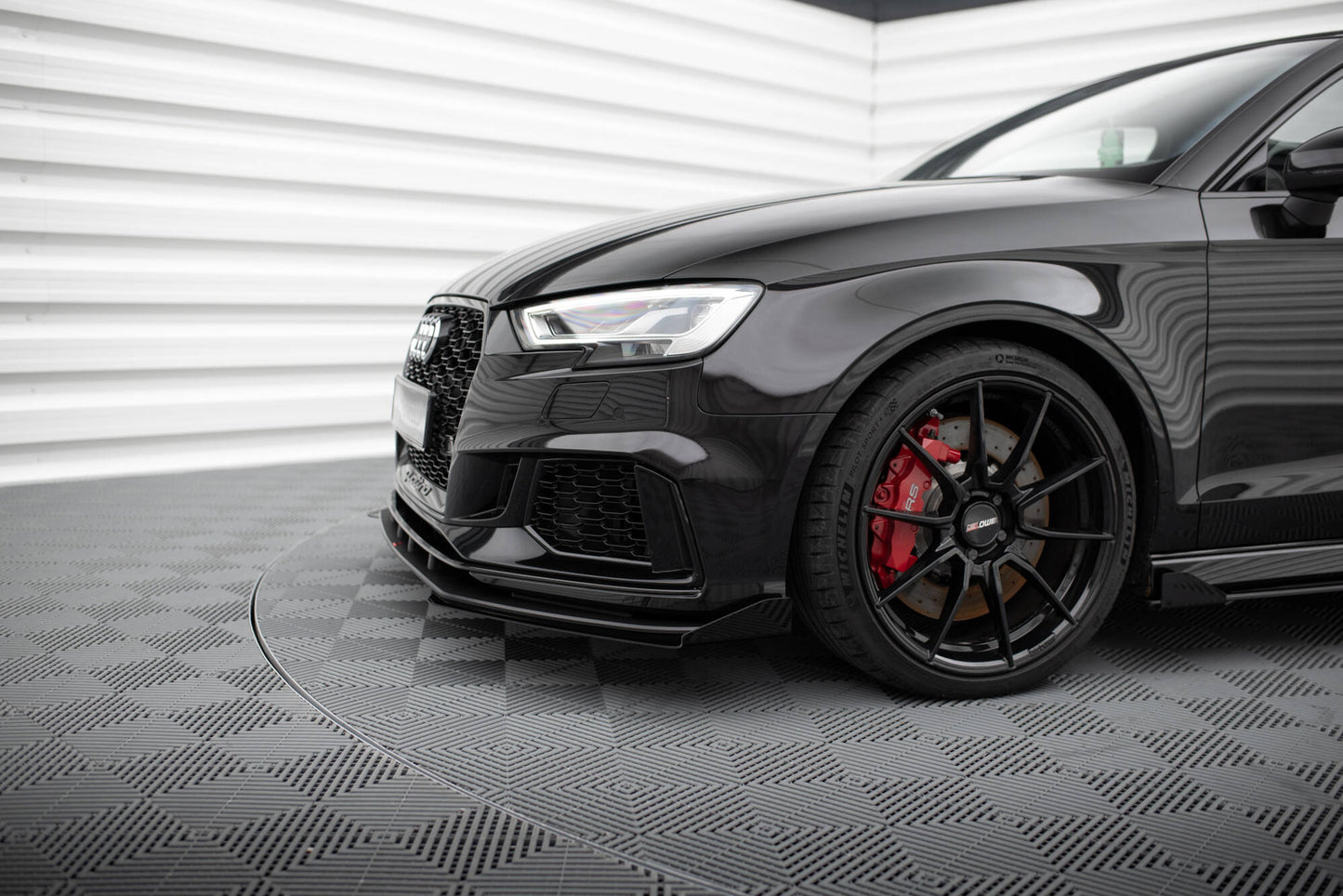 Maxton Street Pro Front Ansatz für +Flaps für V.1 + Flaps Audi RS3 Limousine 8V Facelift schwarz Hochglanz