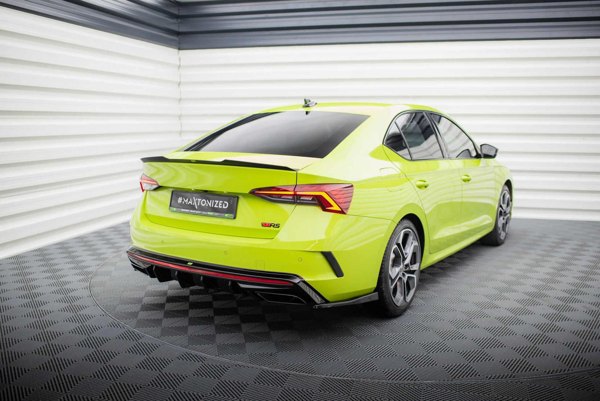 Maxton Heck Ansatz Flaps Diffusor V.4 für Skoda Octavia RS Mk4 schwarz Hochglanz