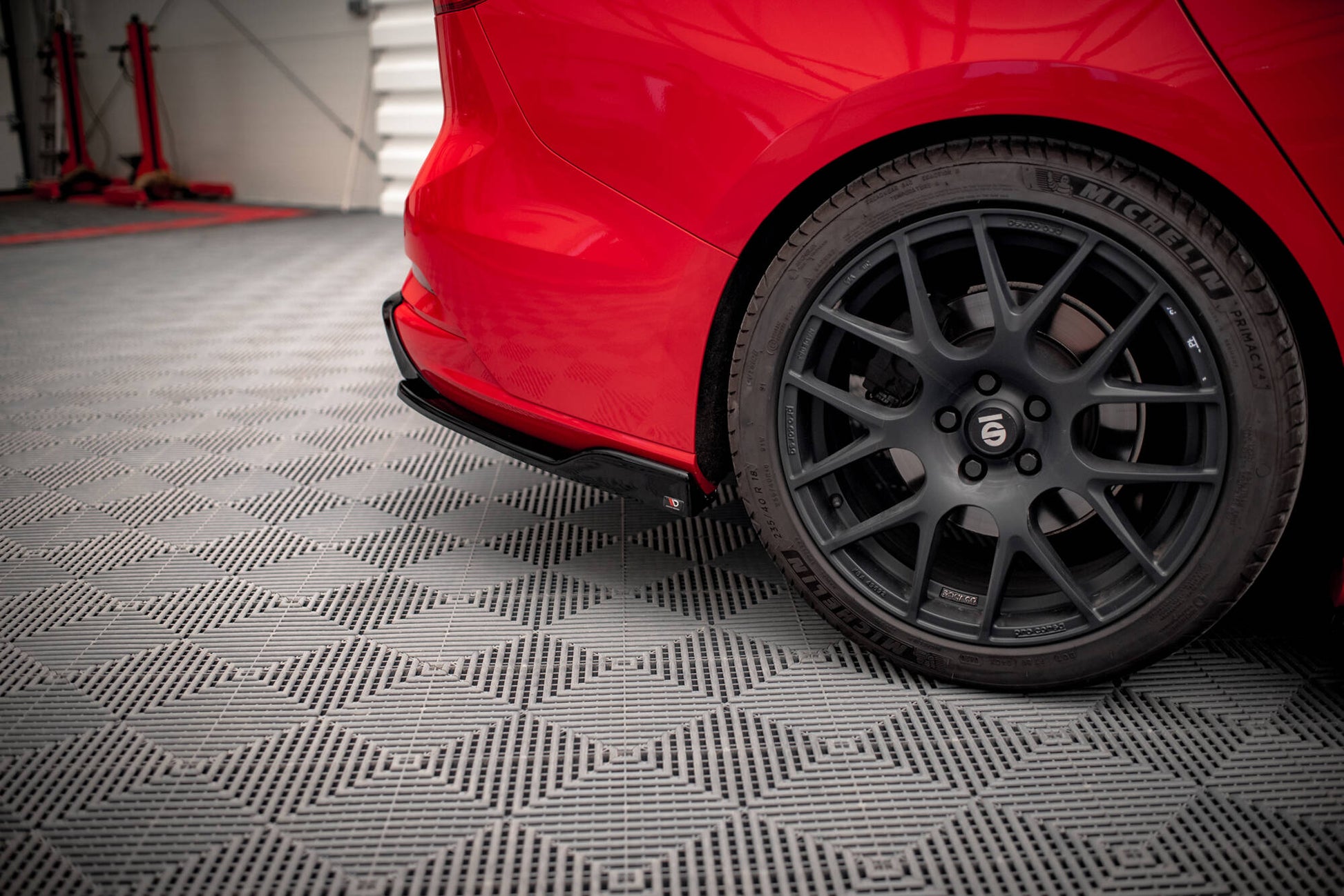 Maxton Heck Ansatz Flaps Diffusor für V.8 Ford Focus Kombi ST Mk4 schwarz Hochglanz