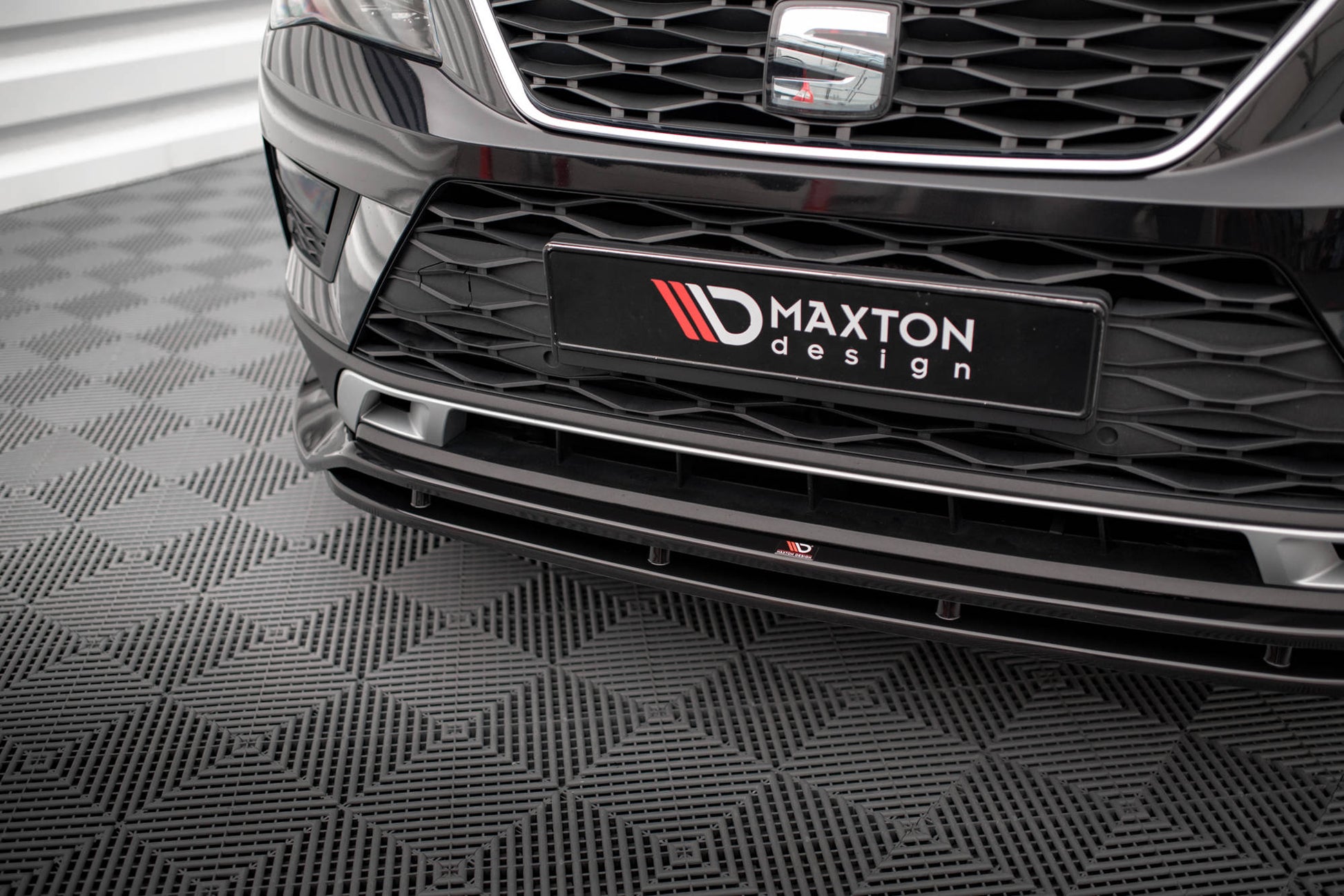 Maxton Front Ansatz für Seat Ateca Mk1 schwarz Hochglanz