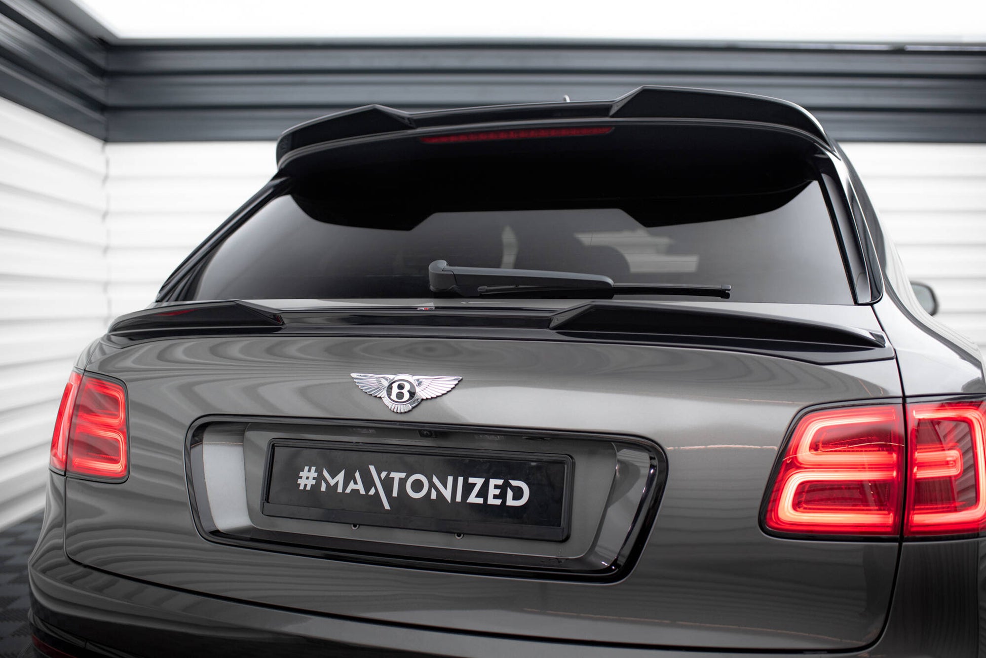 Maxton Niedriger Spoiler CAP für 3D Bentley Bentayga Mk1  schwarz Hochglanz