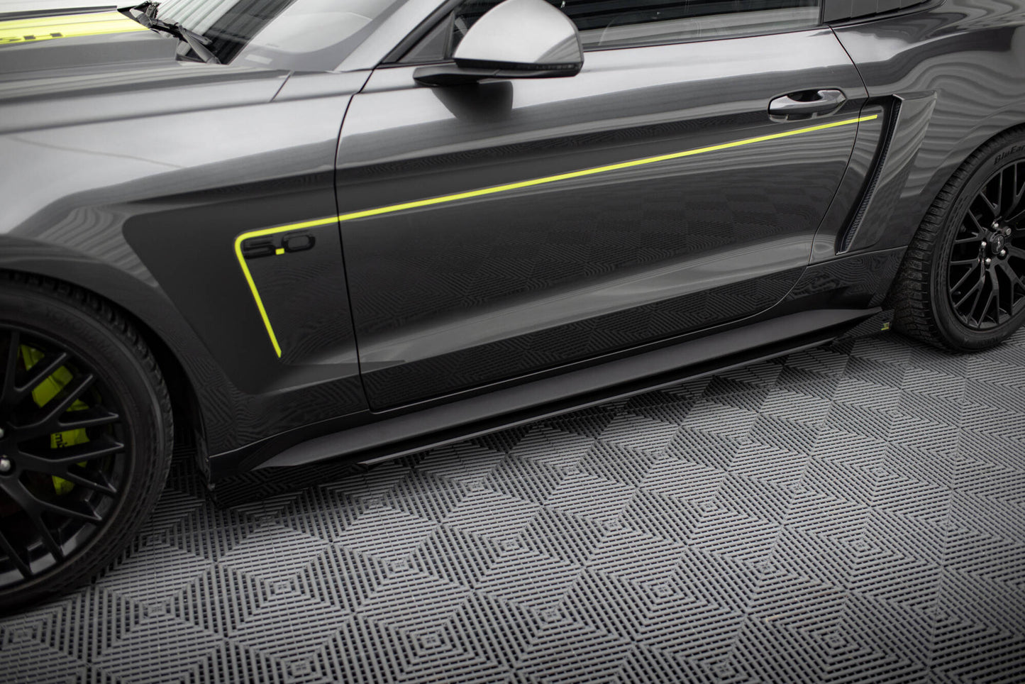 Maxton Street Pro Seitenschweller Ansatz für + Flaps Ford Mustang GT Mk6  schwarz Hochglanz
