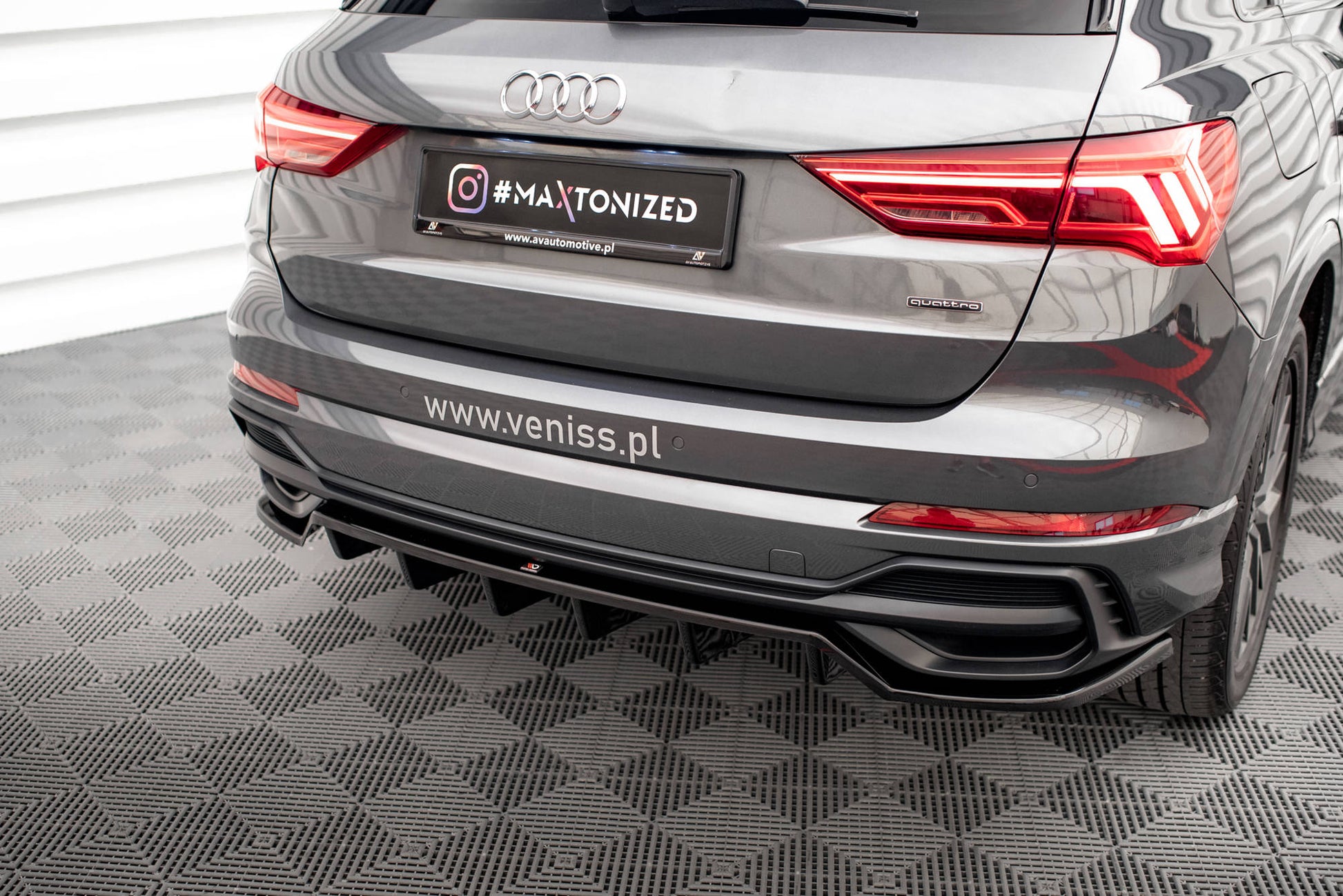 Maxton Mittlerer Diffusor Heck Ansatz DTM Look für Audi Q3 S-Line F3 schwarz matt
