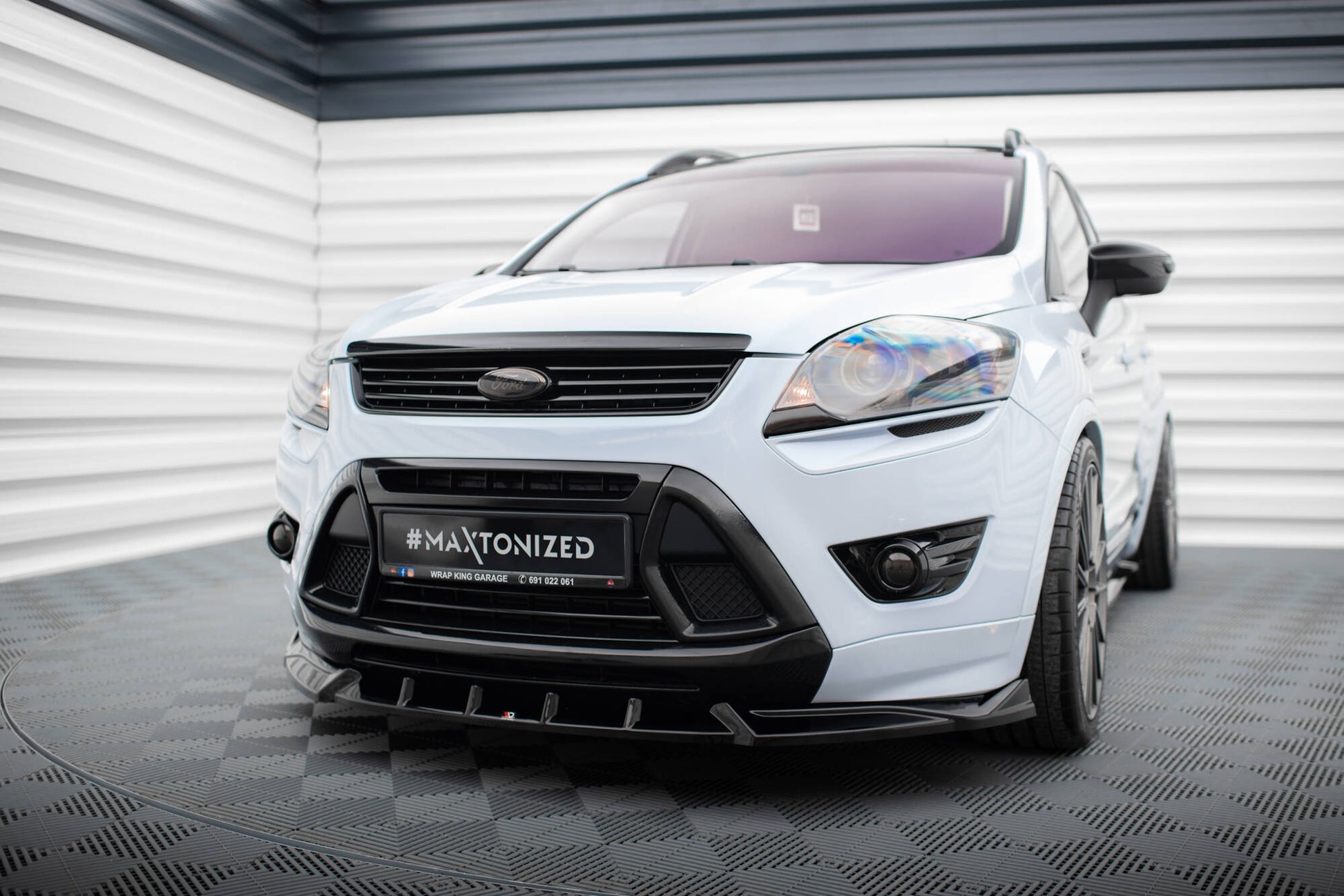 Maxton Front Ansatz für Ford Kuga ST Mk1 schwarz Hochglanz