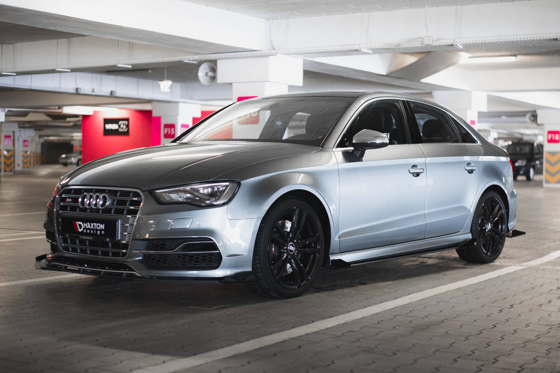 Maxton Street Pro Front Ansatz für +Flaps für + Flaps Audi S3 / A3 S-Line Limousine 8V schwarz Hochglanz