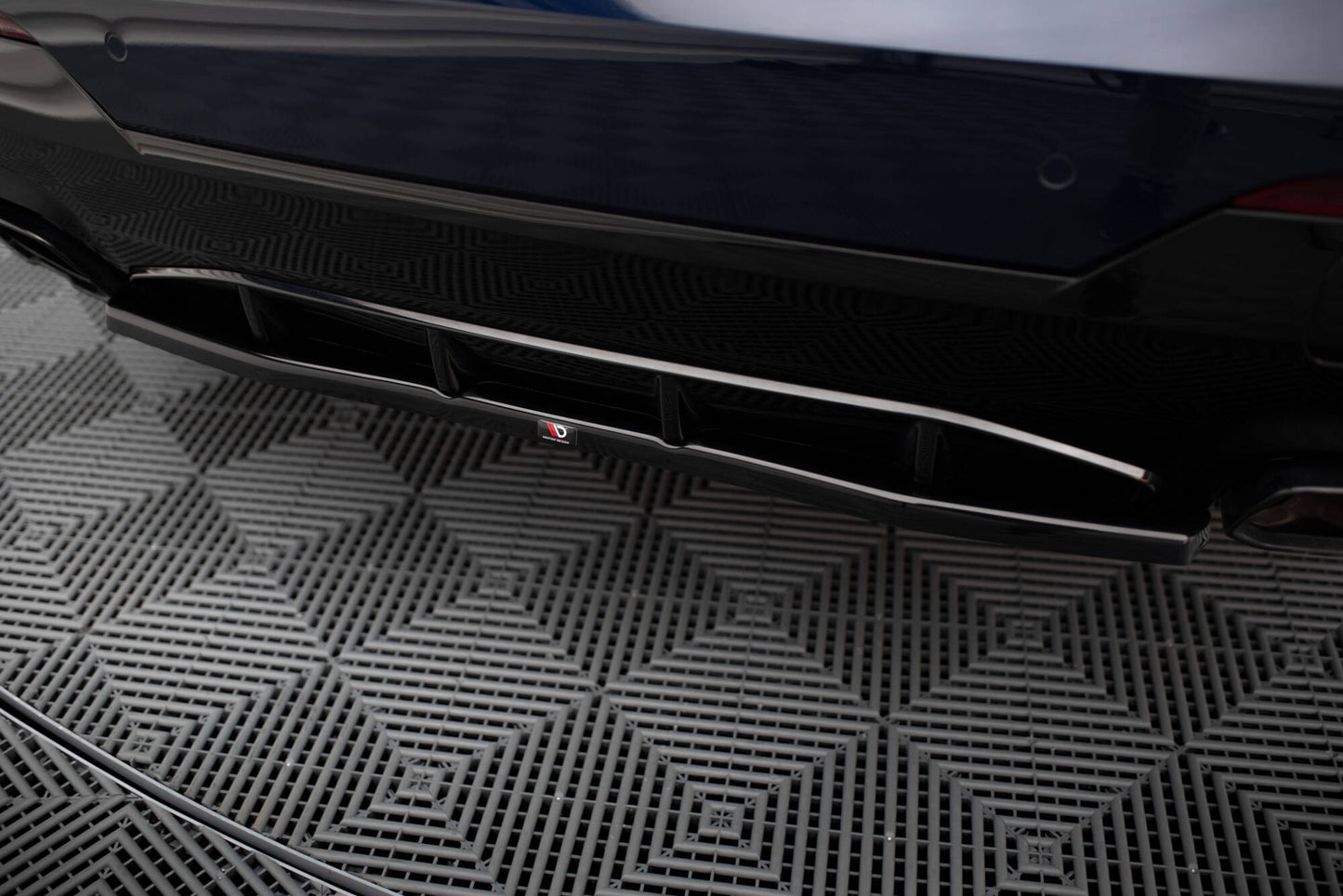Maxton Mittlerer Diffusor Heck Ansatz für BMW 4er M440i G22 schwarz Hochglanz